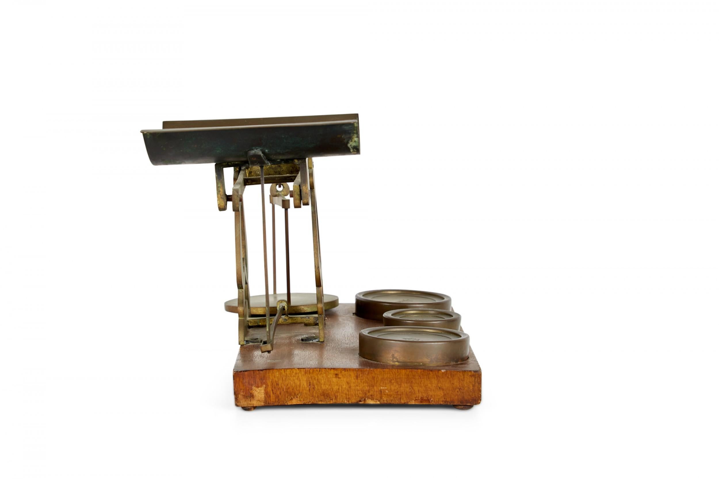 English Victorian Postal Scales with Brass Weights For Sale 3