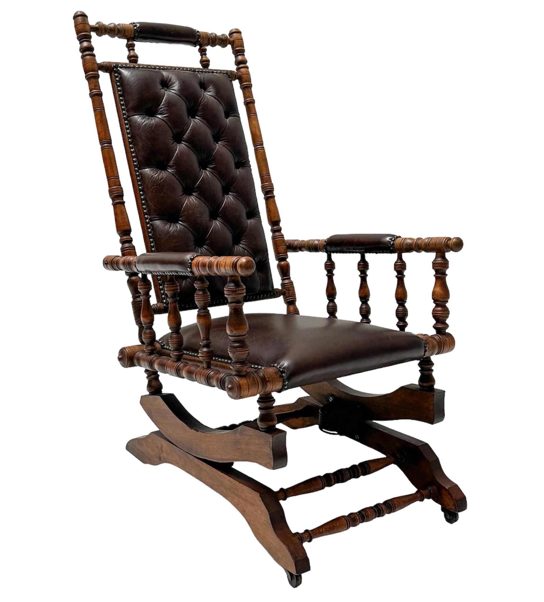 English Victorian Rocking Chair with Leather Upholstery, 1890s In Good Condition For Sale In Amsterdam, NL