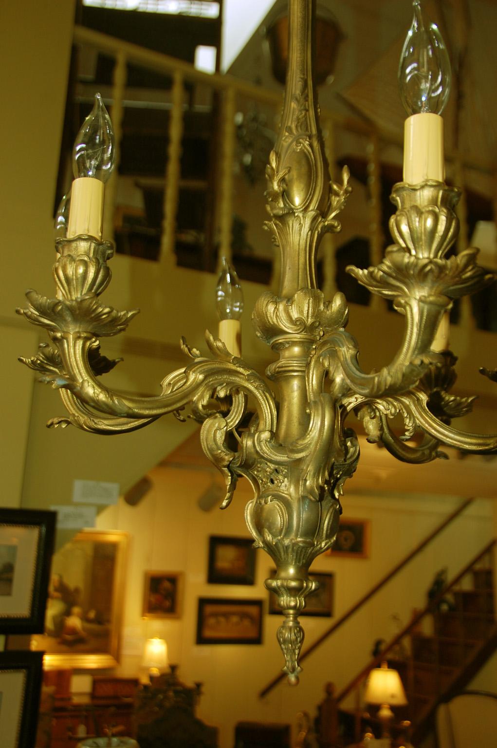 English Victorian Rococo Chandelier in Gilded Cast Bronze Electrified In Good Condition For Sale In Wells, ME