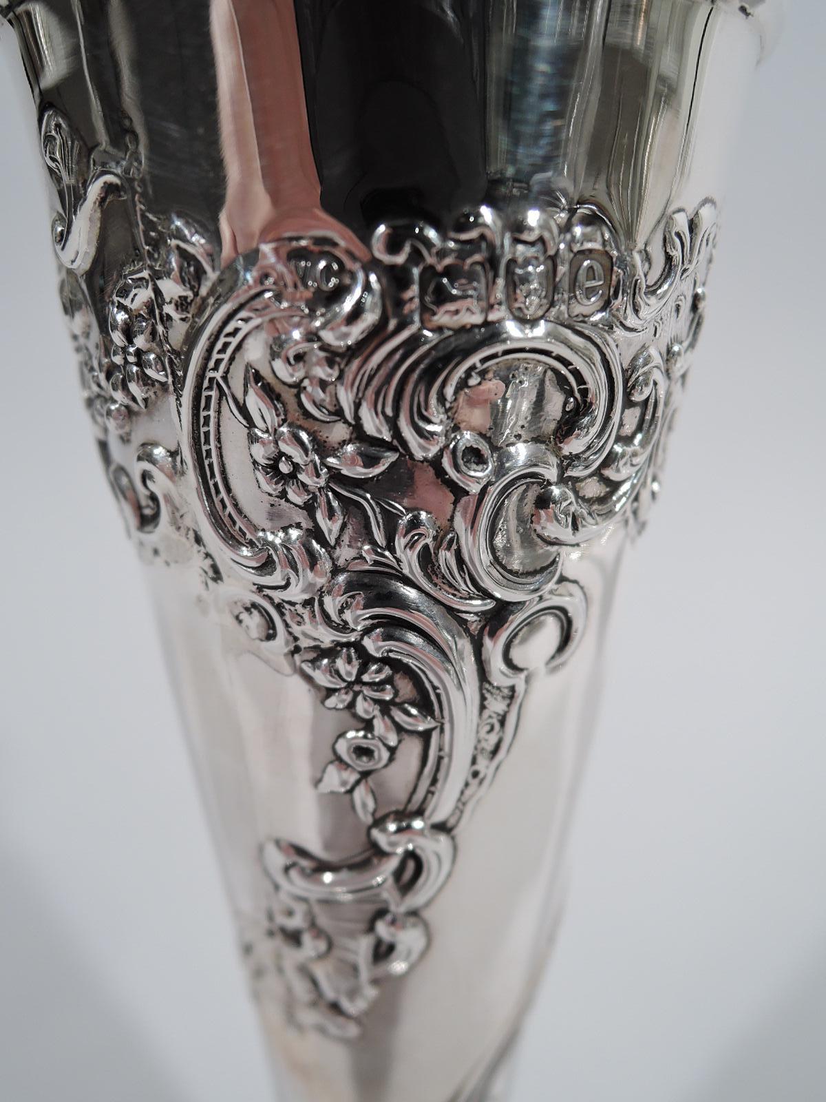 English Victorian Rococo Sterling Silver Vase by William Comyns In Good Condition In New York, NY