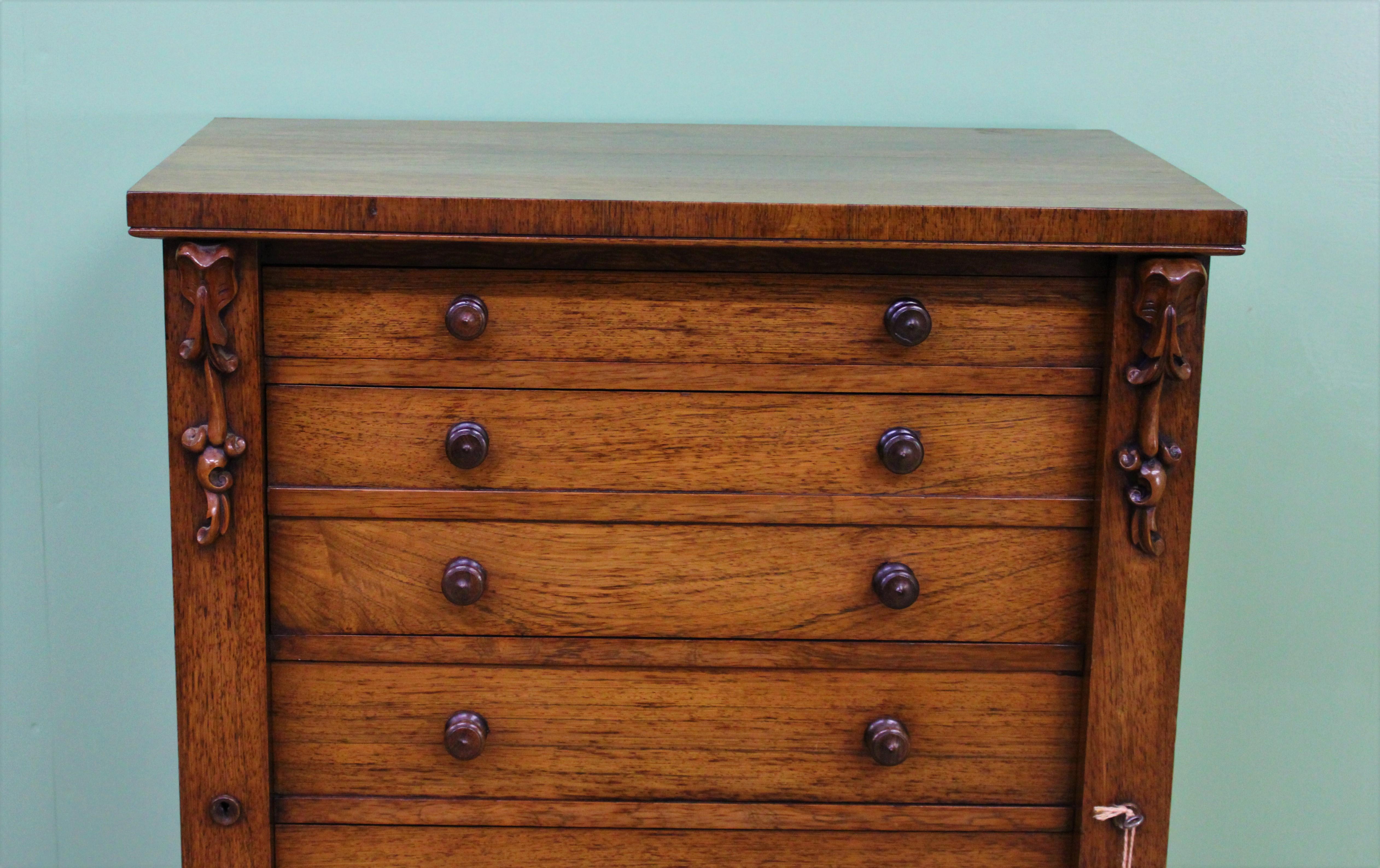 A splendid mid-Victorian period rosewood Wellington chest of drawers. With a range of 6 graduated drawers, including the fitted secrétaire. The secrétaire pulls out and is fitted with small drawers and stationary compartments fronted in maple