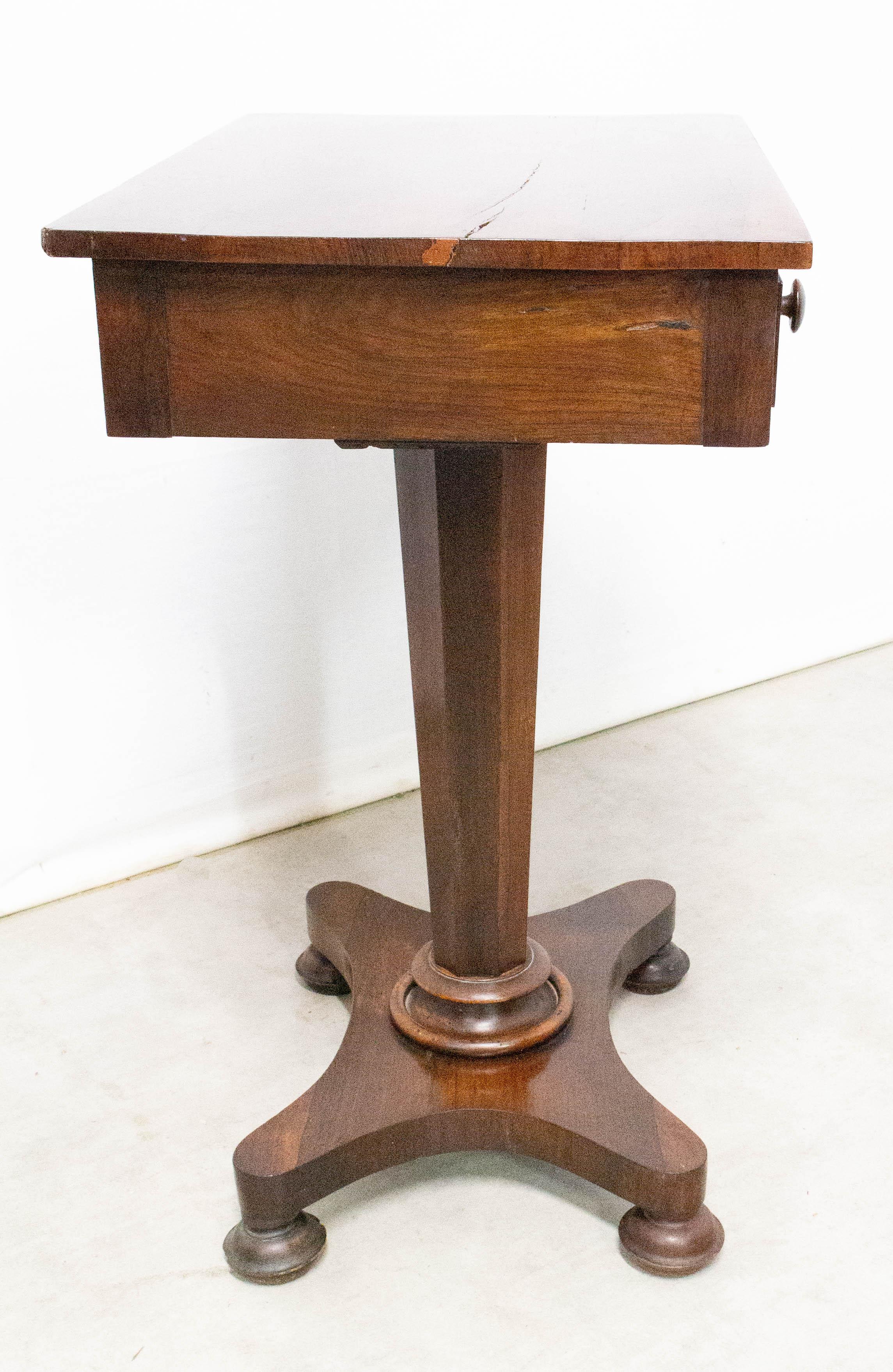 Sellette, English side table, 
Victorian, mid-19th century
Rosewood
On the back of the sellette are added two drawer buttons to give the impression of a second drawer
Good antique condition 

Please see also: LU4476222755632 English Victorian