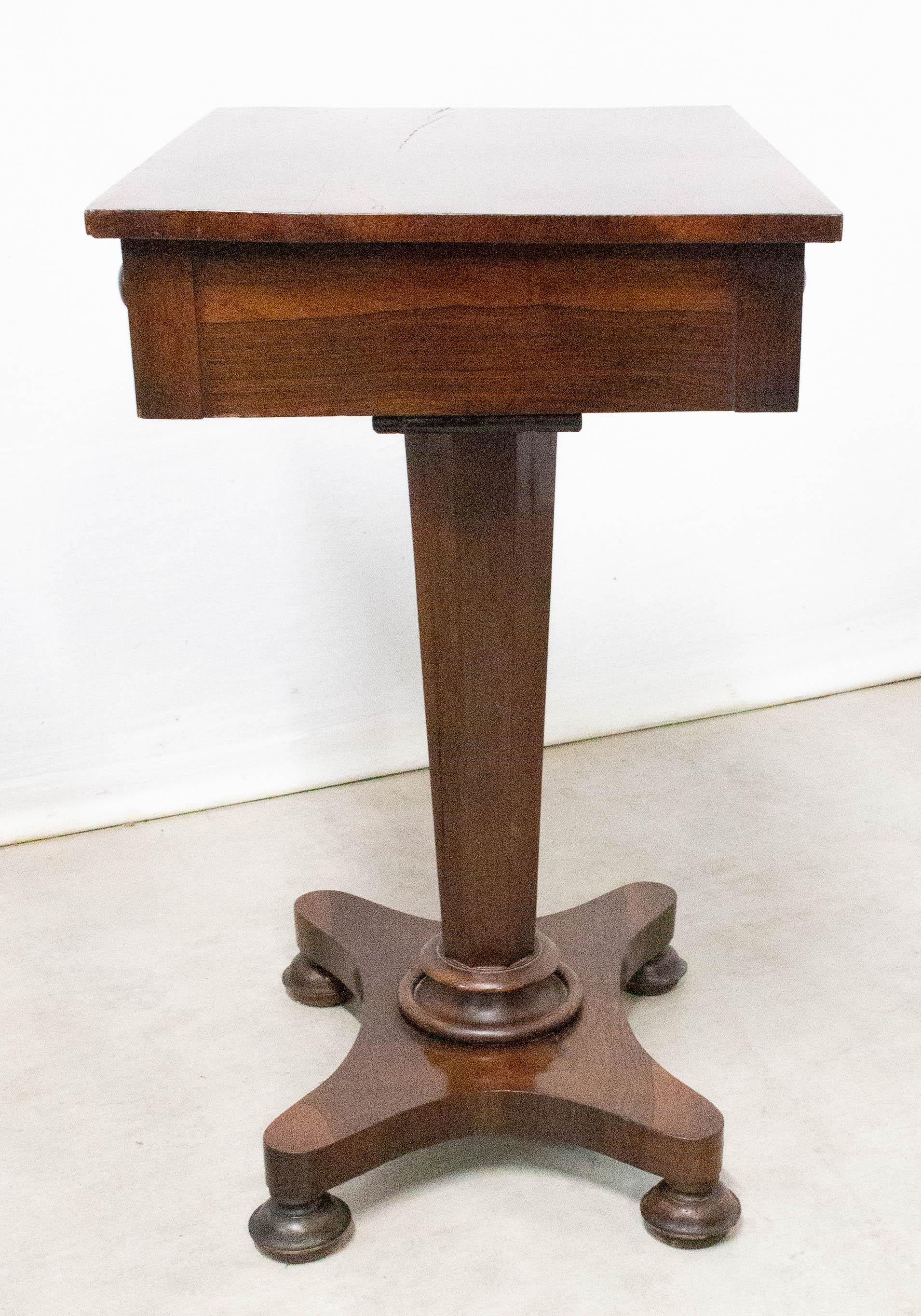 Wood English Victorian Sellette Side Table, Mid-19th Century For Sale