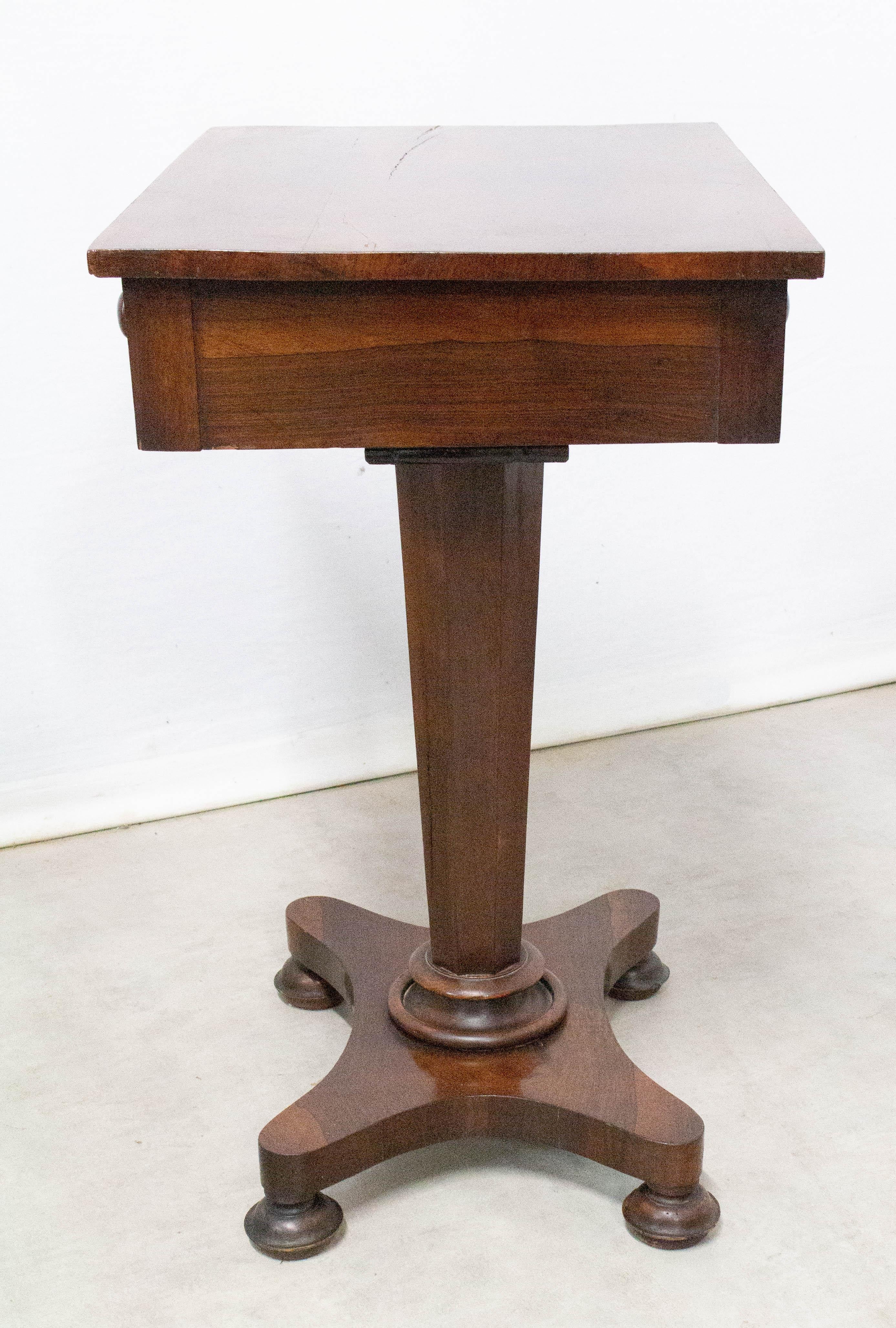 English Victorian Sellette Side Table, Mid-19th Century For Sale 1