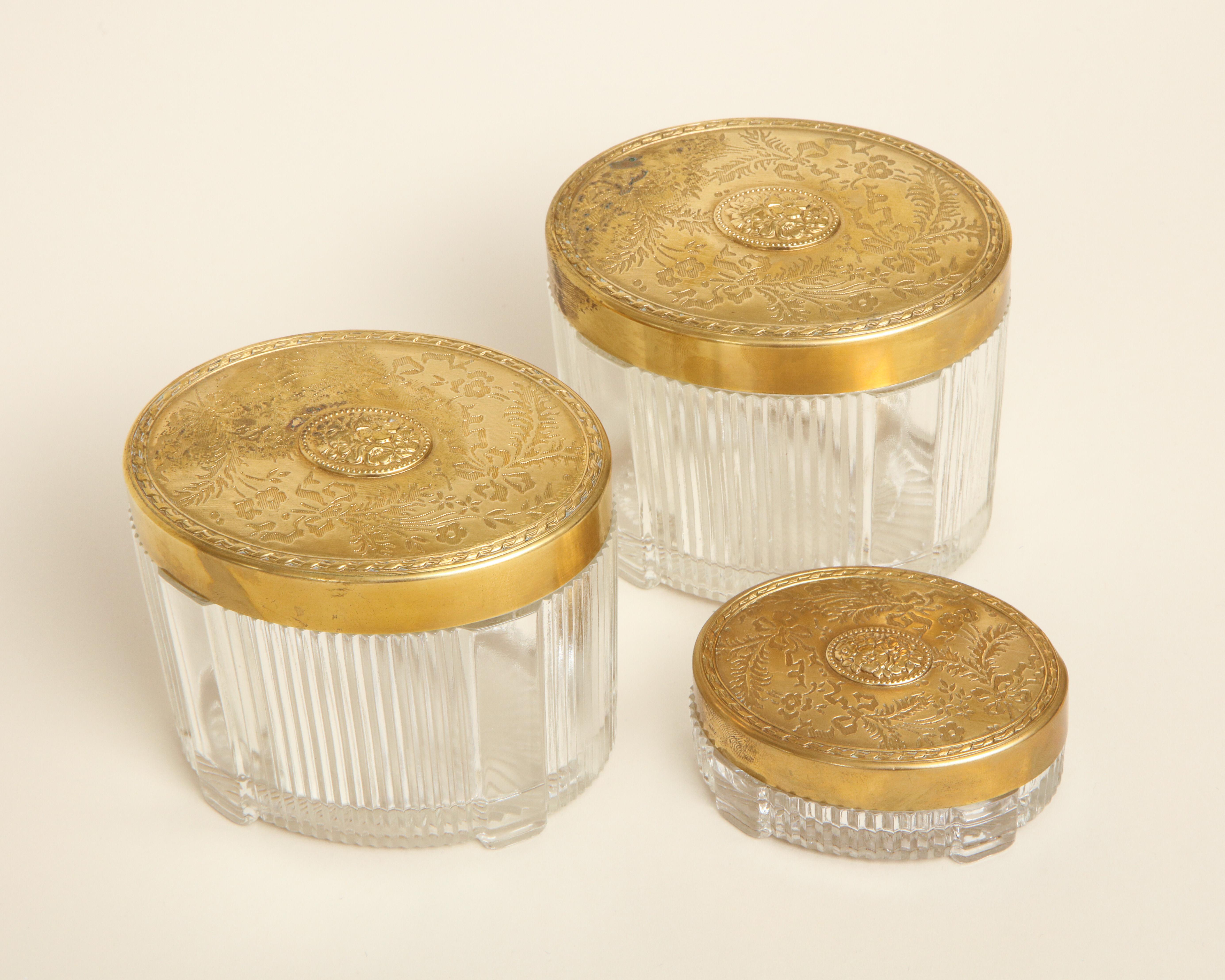 English Victorian Set of 3 Vanity Jars For Sale 7