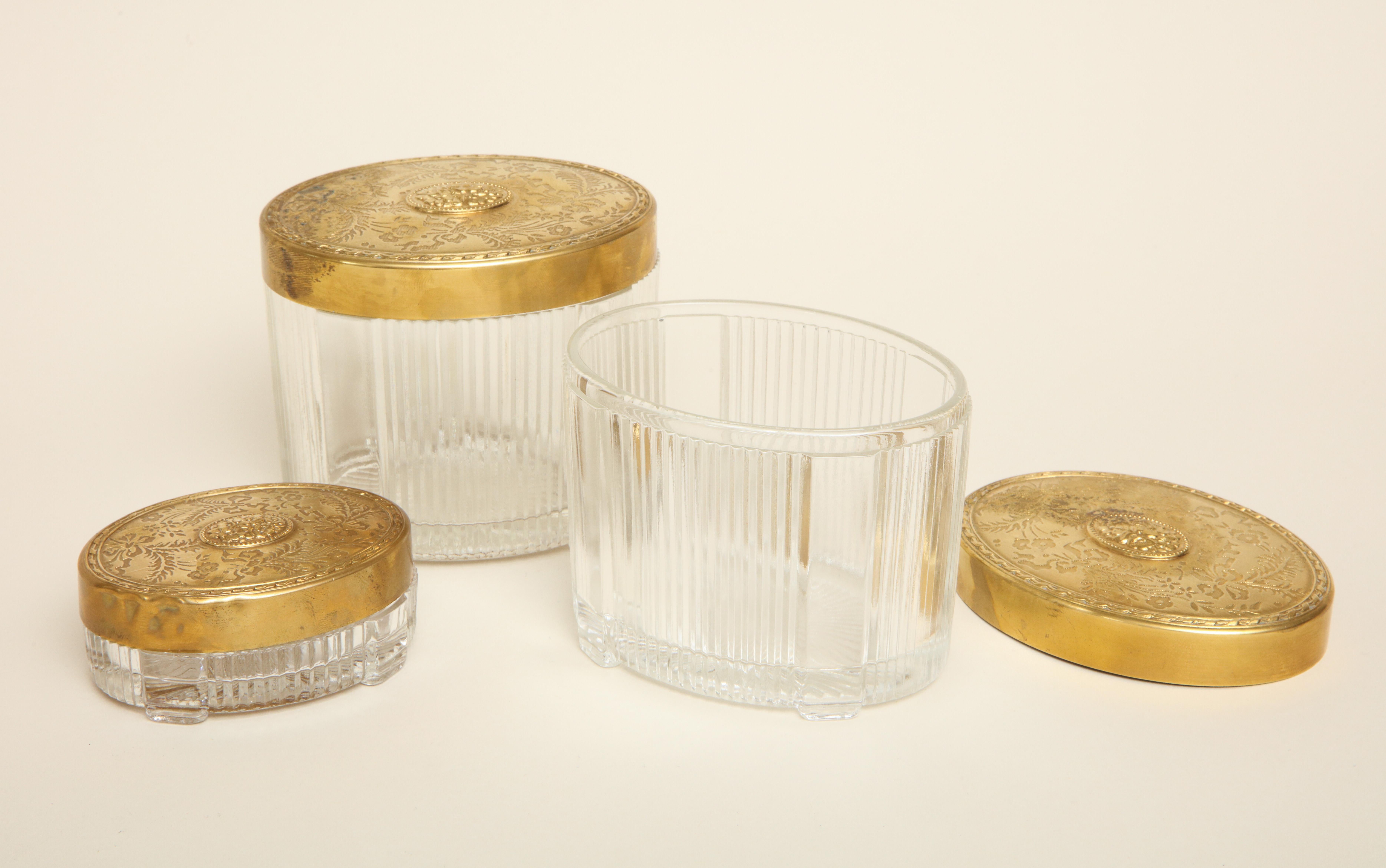 English Victorian Set of 3 Vanity Jars For Sale 1