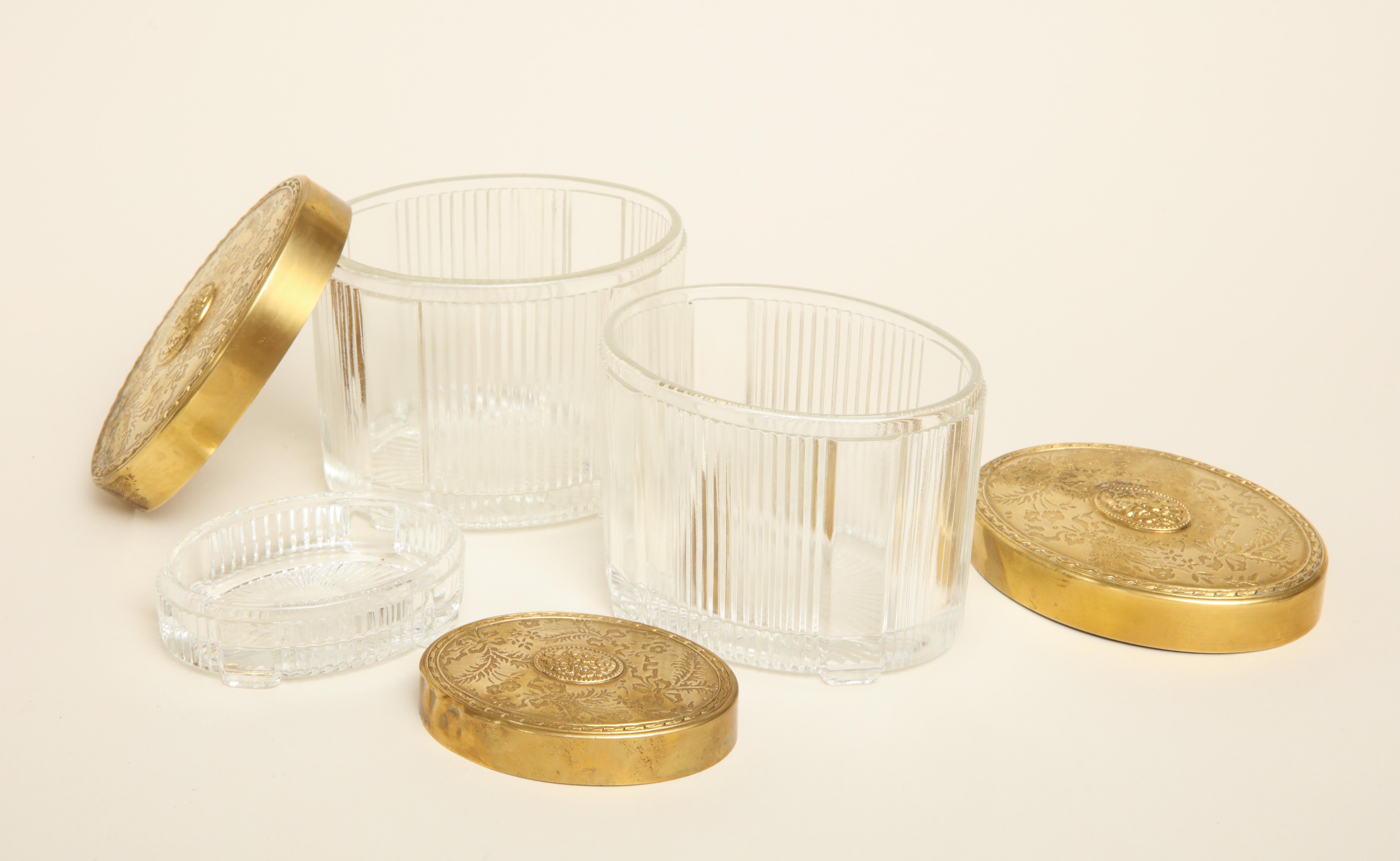 English Victorian Set of 3 Vanity Jars For Sale 2