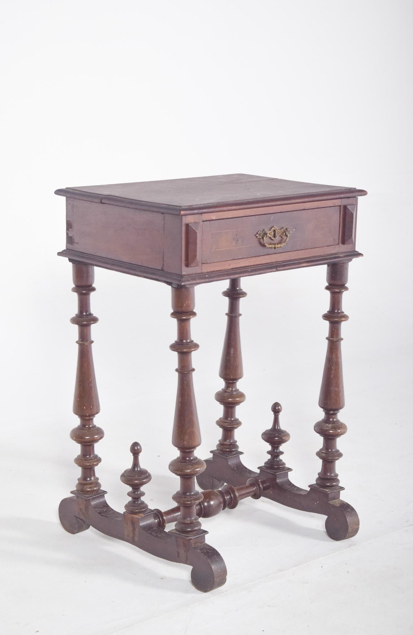 English Victorian Sewing Table with One Drawer In Good Condition For Sale In Lisboa, Lisboa