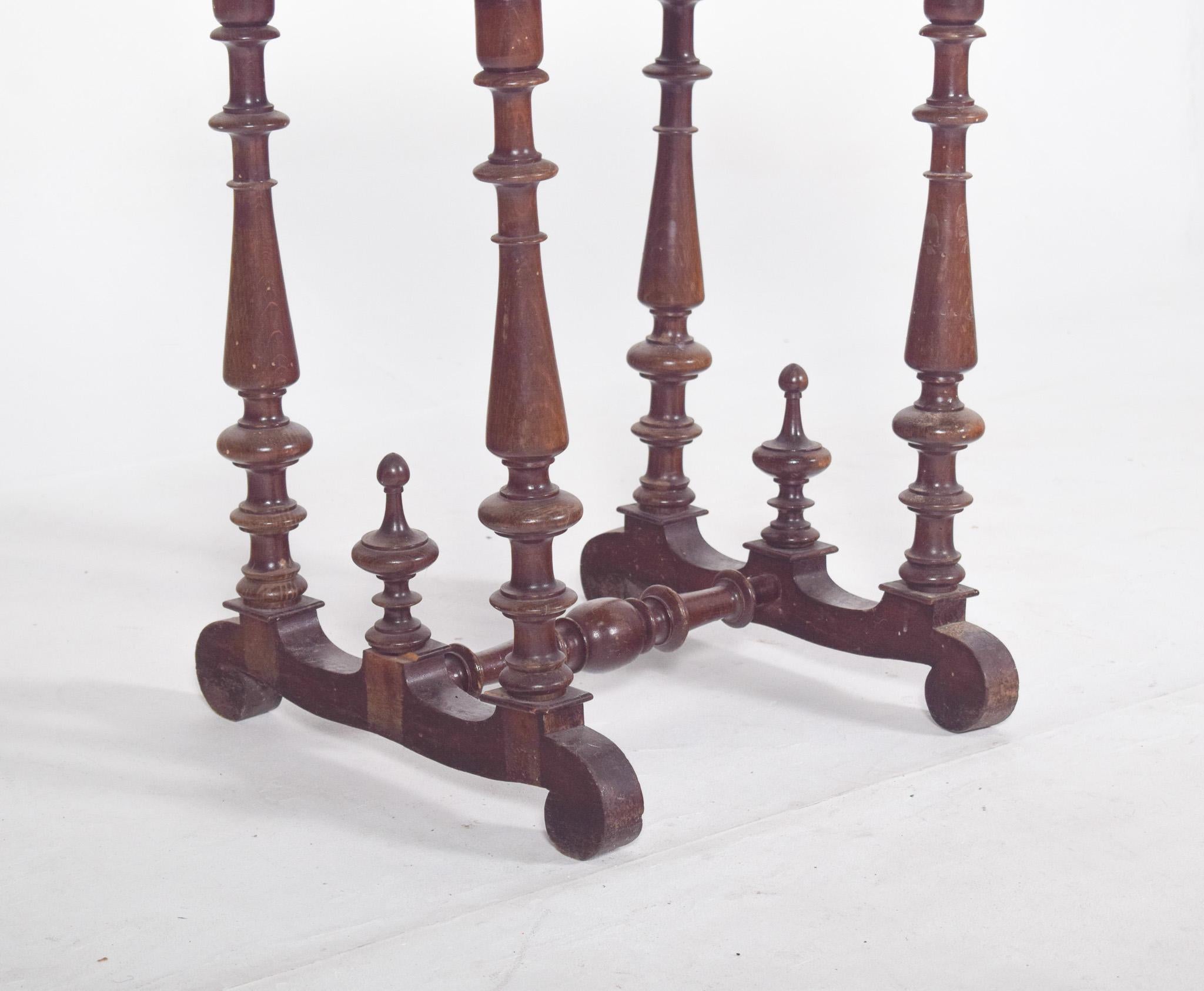 Early 20th Century English Victorian Sewing Table with One Drawer For Sale