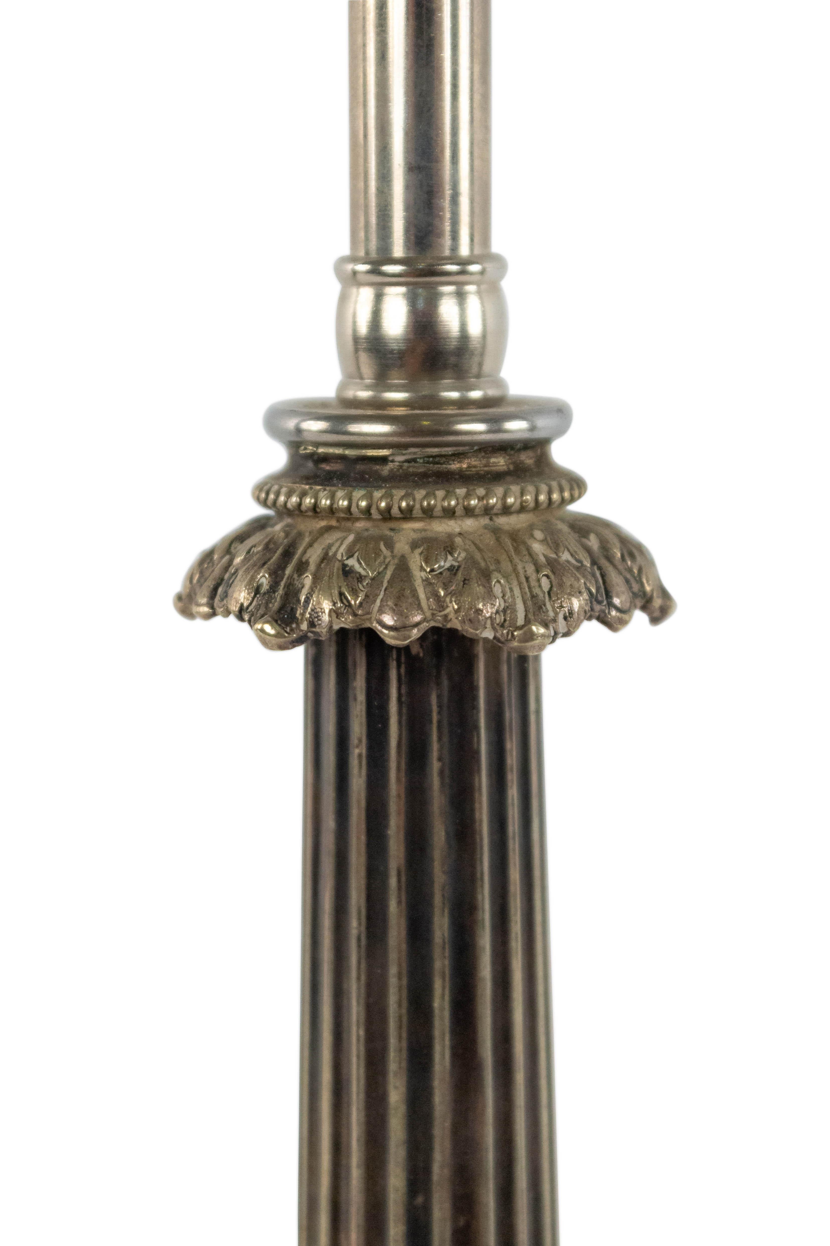 Victorien Lampe de bureau anglaise victorienne en métal argenté en forme de camel en vente