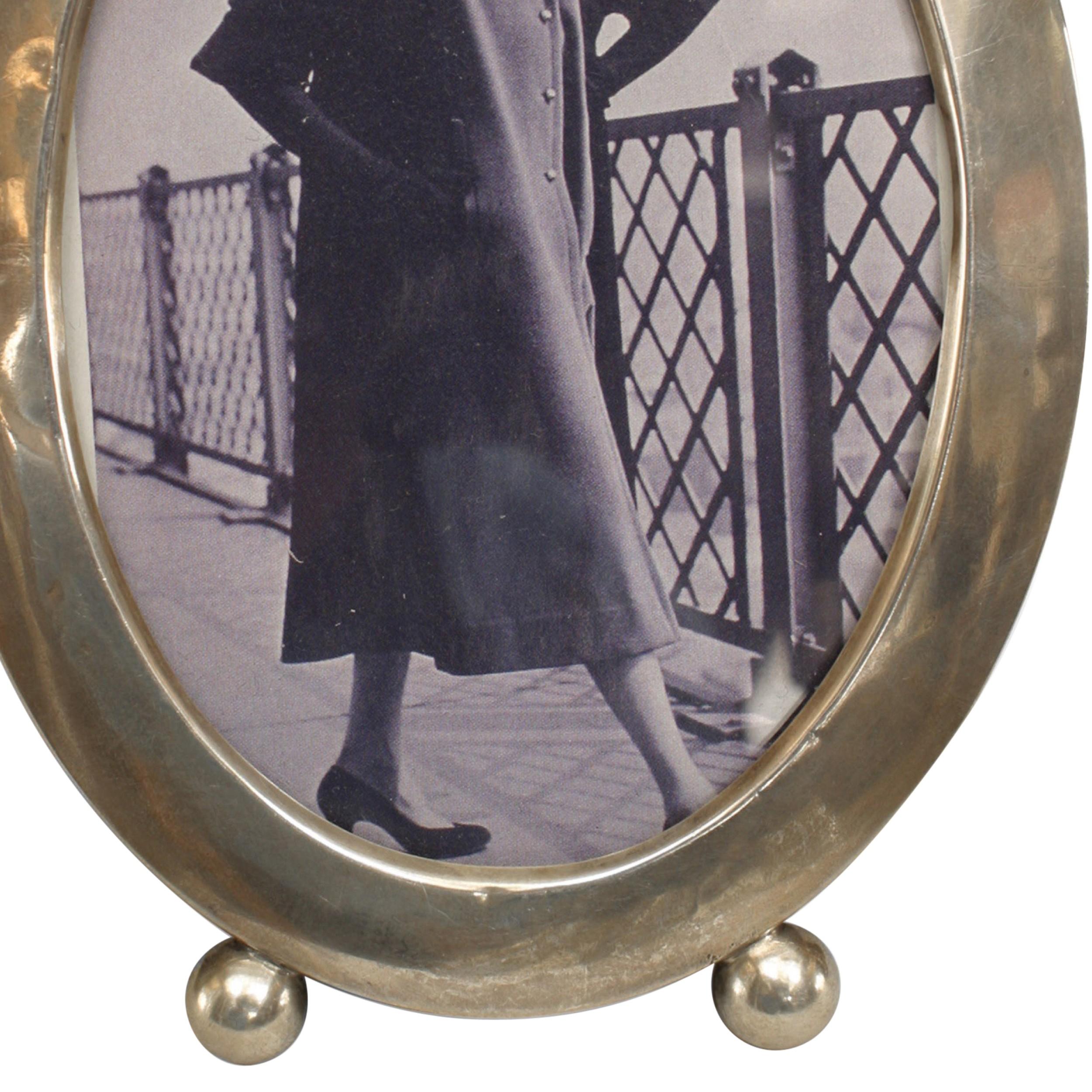 British English Victorian Silver Oval Picture Frame For Sale