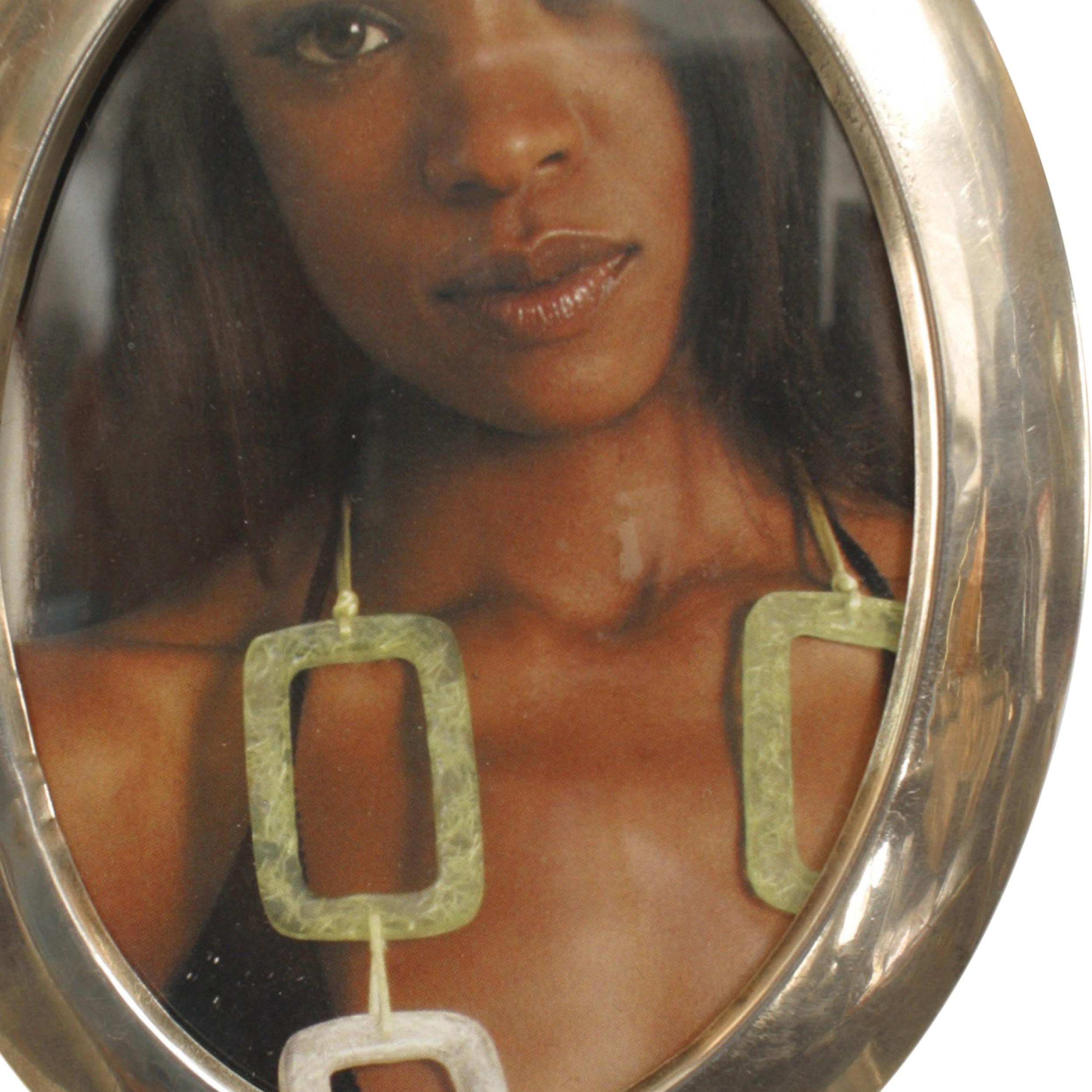 Hand-Crafted English Victorian Silver Oval Picture Frame For Sale