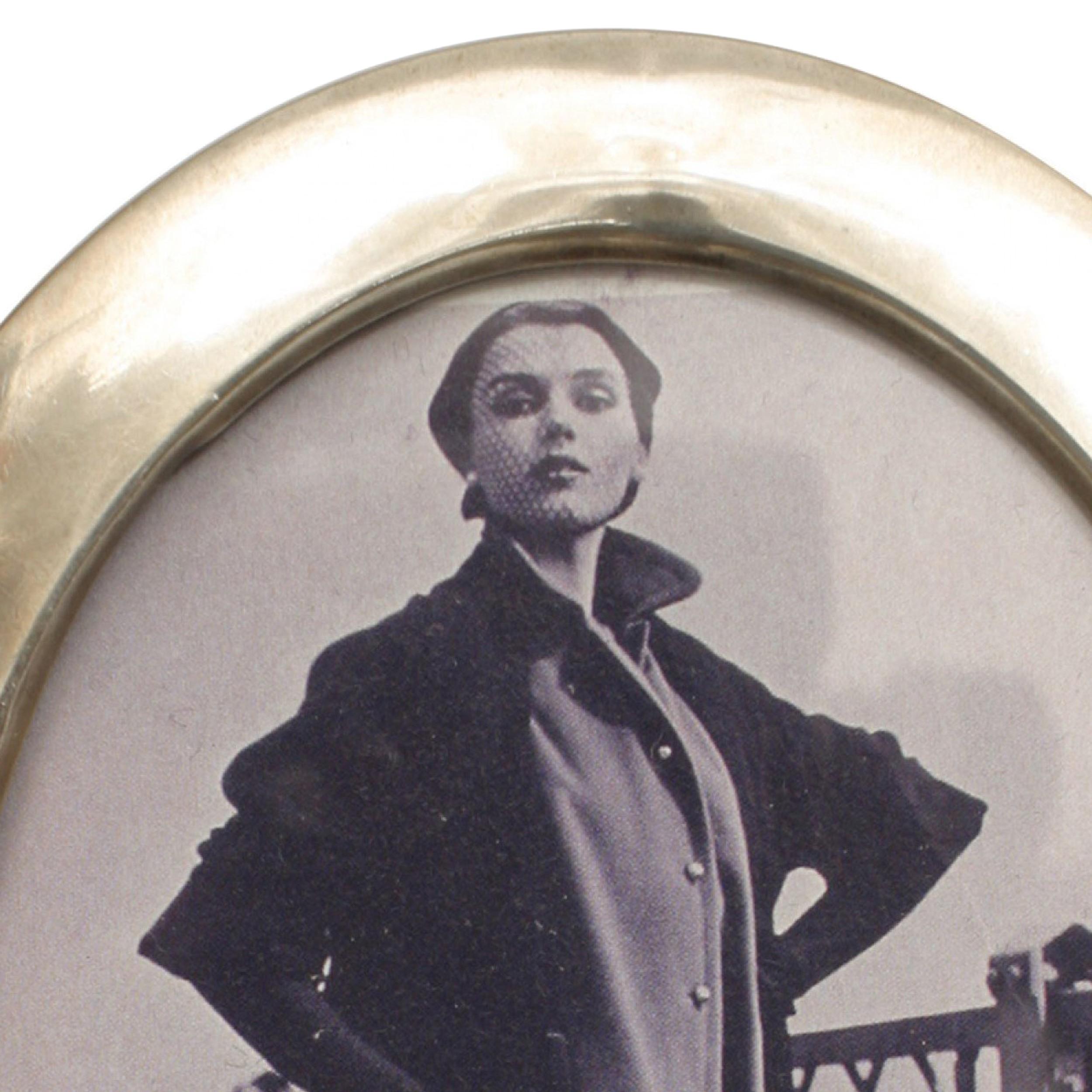 English Victorian Silver Oval Picture Frame In Good Condition For Sale In Queens, NY