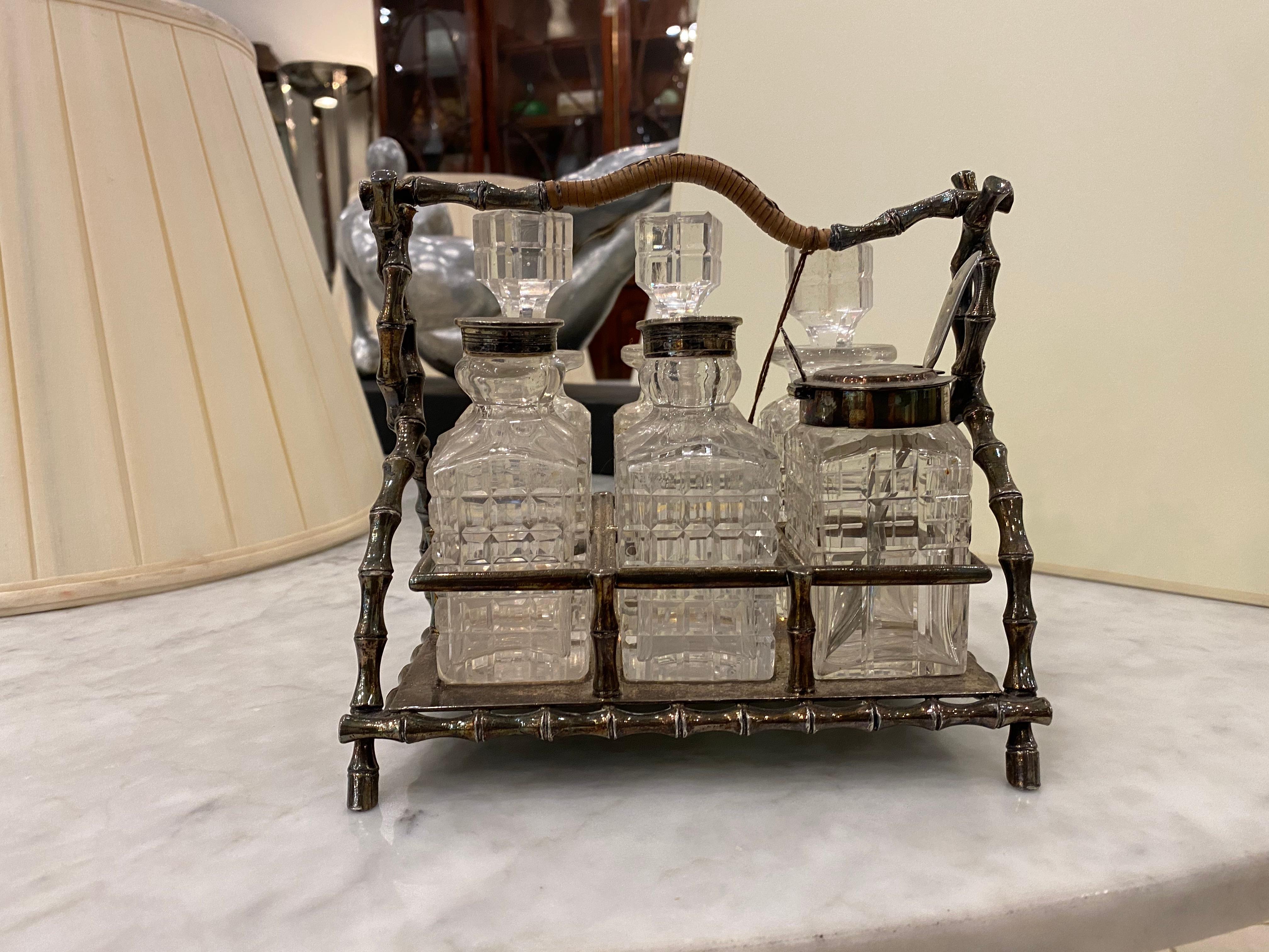 English Victorian Silver Plate and Crystal Cruet Set In Good Condition For Sale In New York, NY