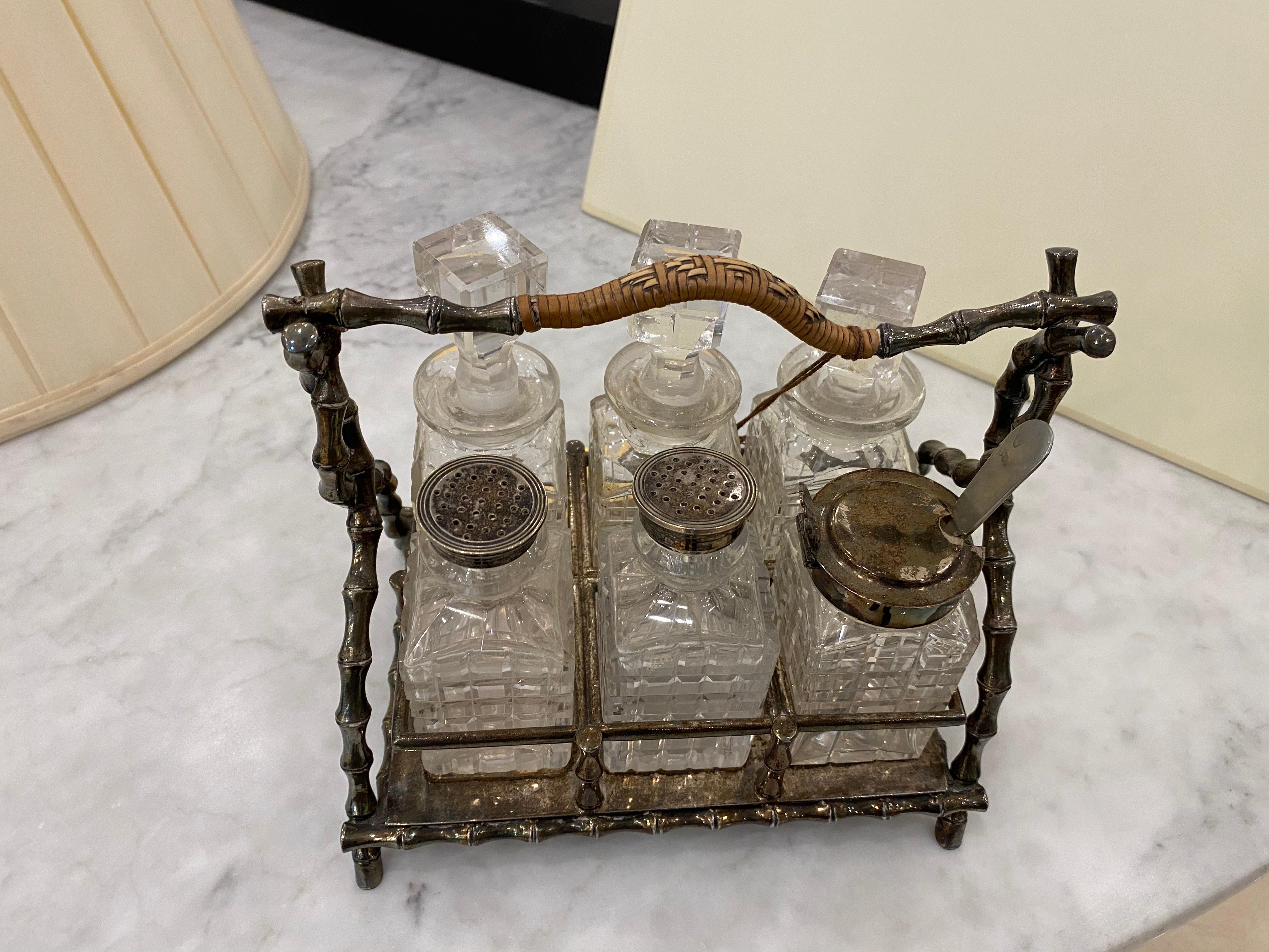 Englisches viktorianisches Set aus Silberblech und Kristallkruste (19. Jahrhundert) im Angebot