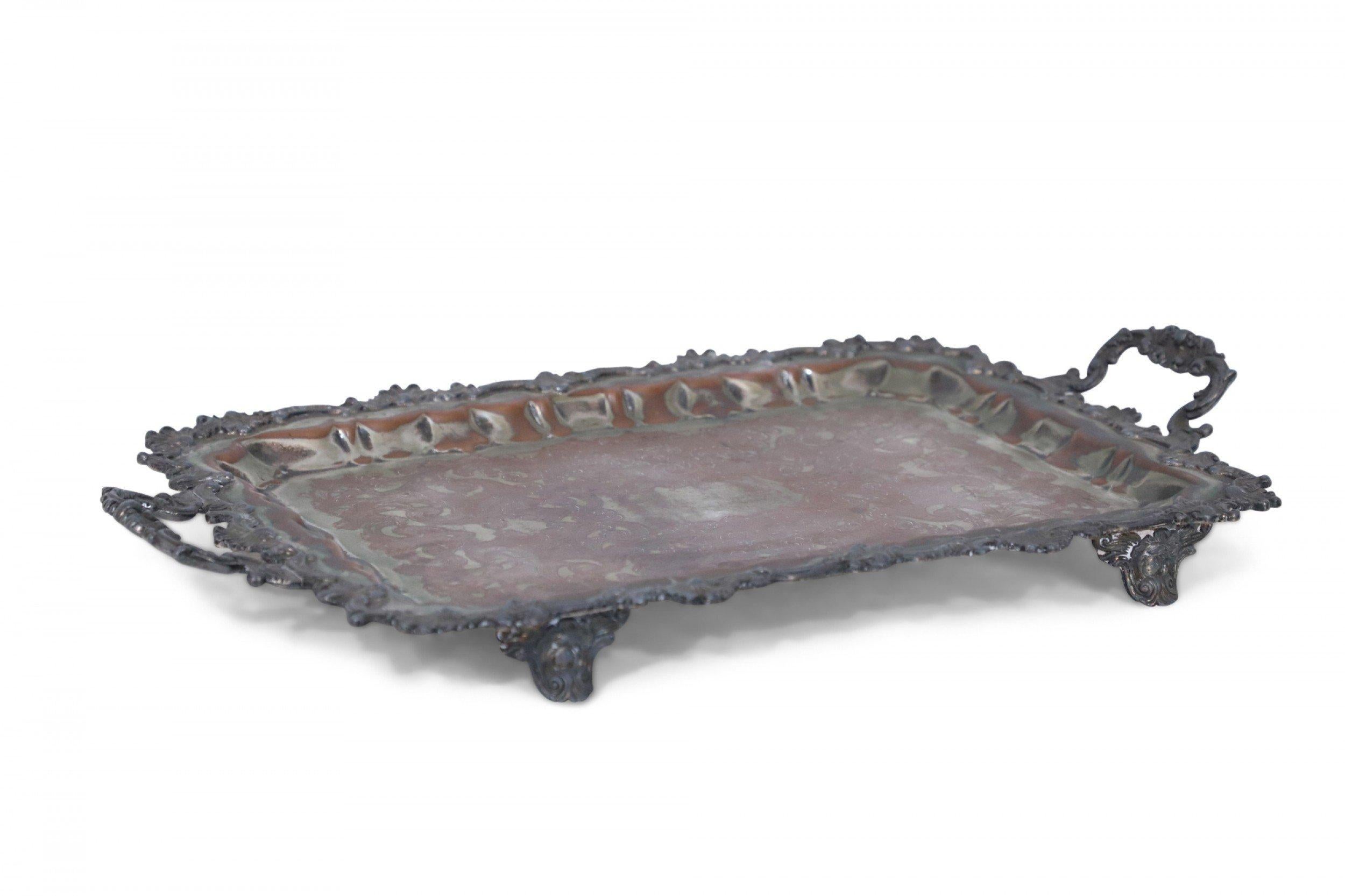 Vassoio da portata vittoriano inglese con placca d'argento e patina ornata in vendita 8