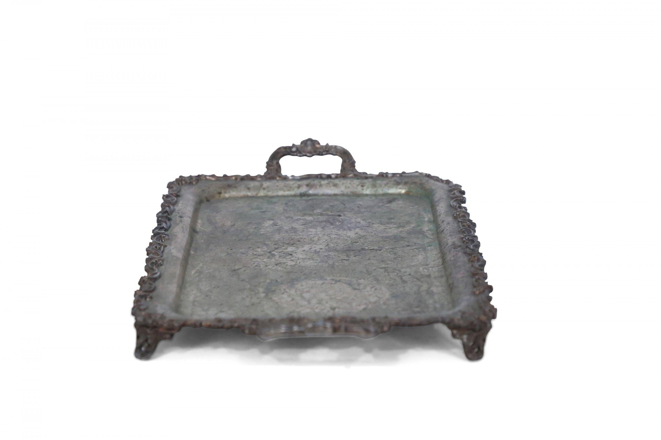 Vassoio da portata inglese vittoriano in argento inciso con patina in vendita 4