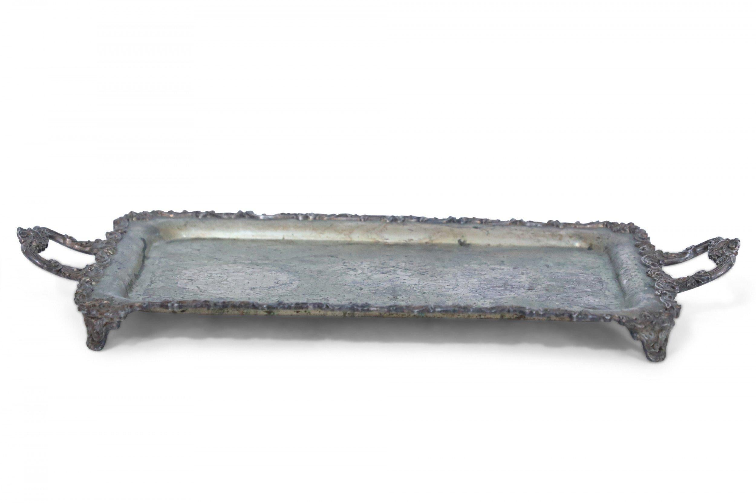 Vassoio da portata inglese vittoriano in argento inciso con patina in vendita 8