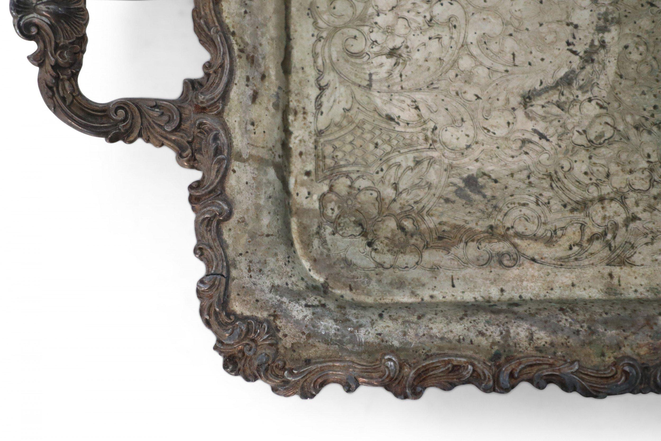 Vassoio da portata inglese vittoriano in argento inciso con patina in vendita 9