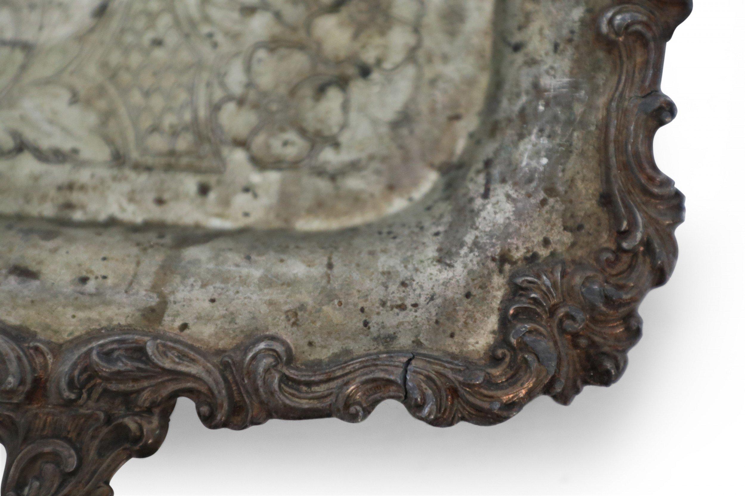 Vassoio da portata inglese vittoriano in argento inciso con patina in vendita 12