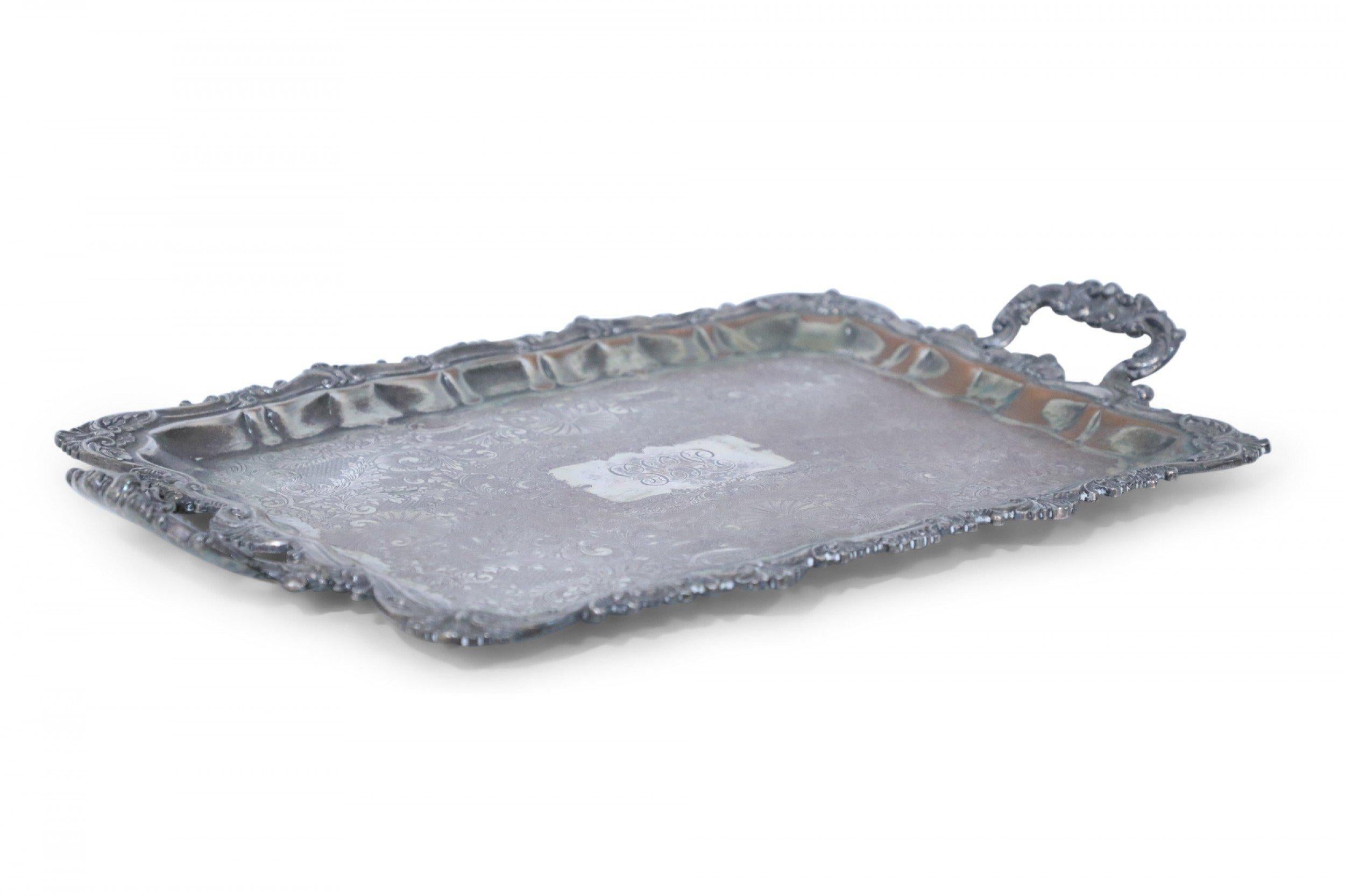 Englisches viktorianisches Serviertablett mit Monogramm und Gravur, versilbert im Angebot 5
