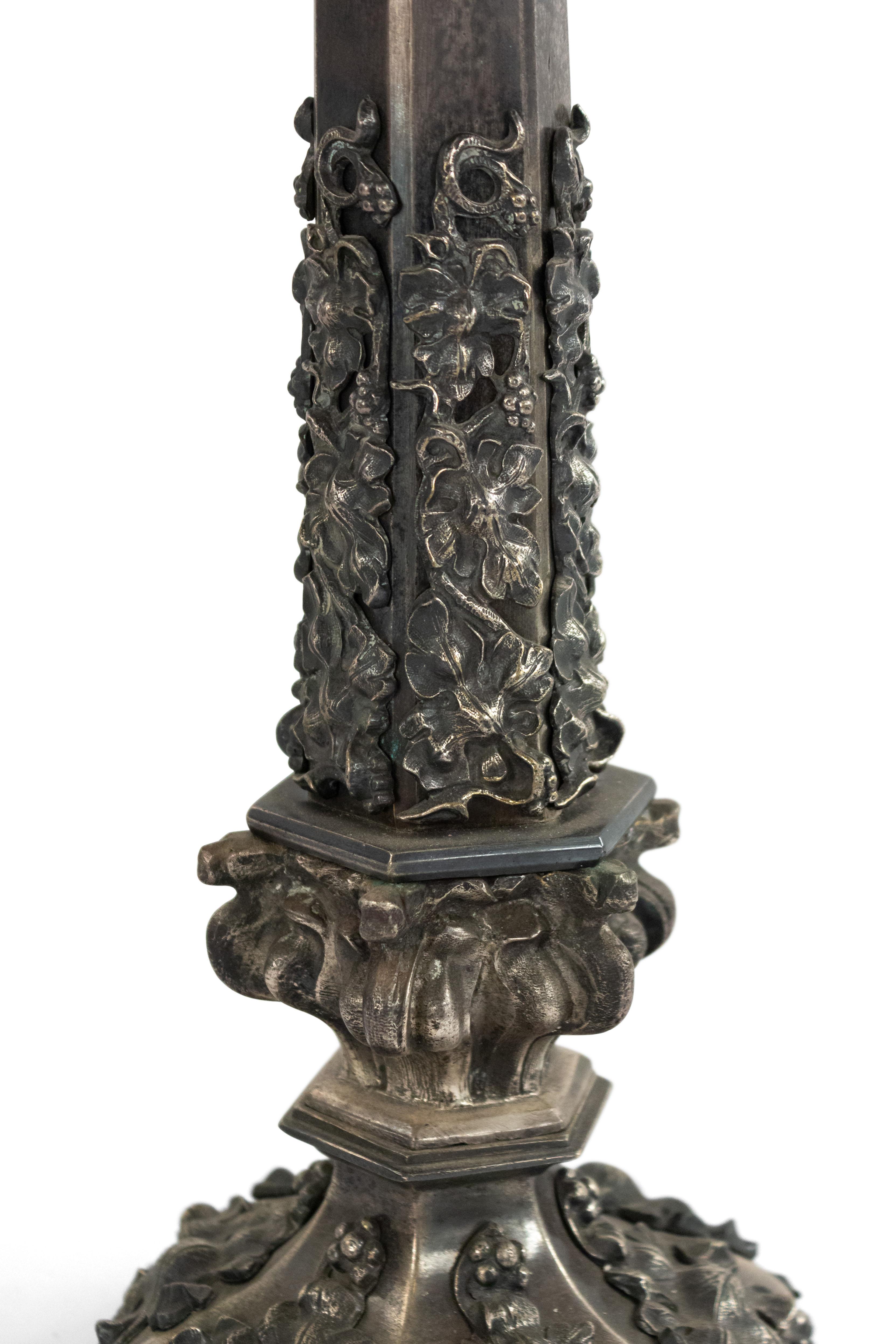 English Victorian Silver Plate Table Lamp In Good Condition For Sale In New York, NY