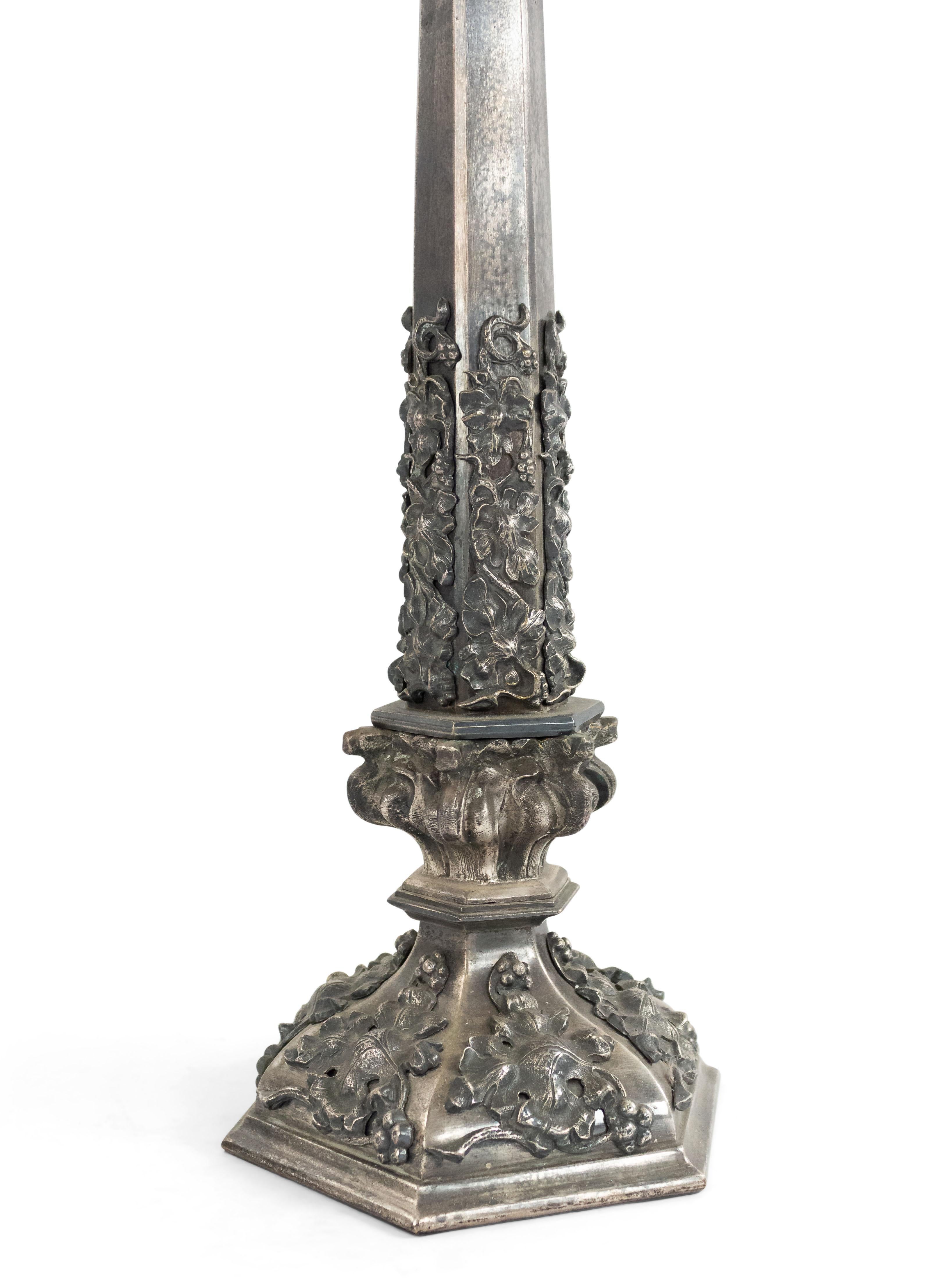Lampe de bureau anglaise victorienne en métal argenté Bon état - En vente à New York, NY