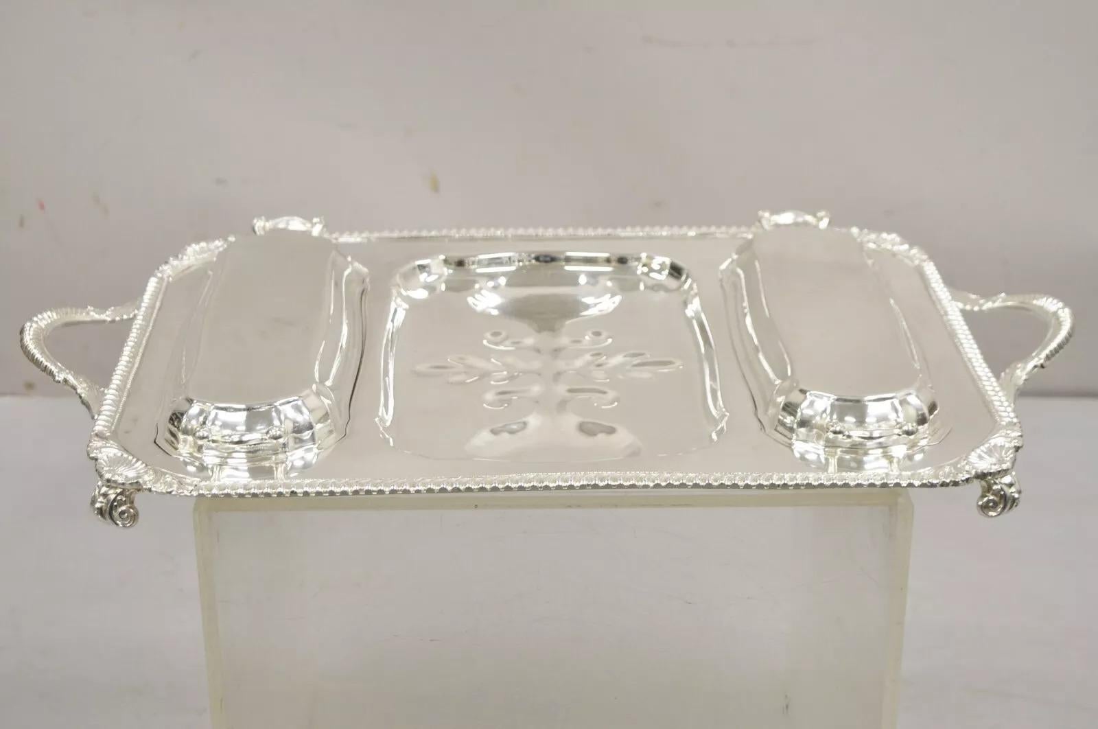 Vintage English Victorian Silver Plated Meat Cutlery Serving Platter Tray w / Twin Covers. Der Artikel verfügt über Muschelakzente, Doppelgriffe und doppelte Abdeckungen. Circa Mitte des 20. Jahrhunderts. Abmessungen: 2