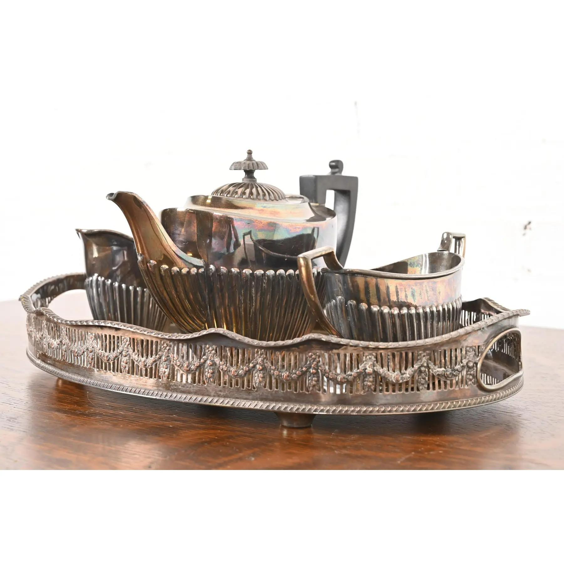 Servizio da tè e caffè inglese vittoriano in silverplate In condizioni buone in vendita a South Bend, IN