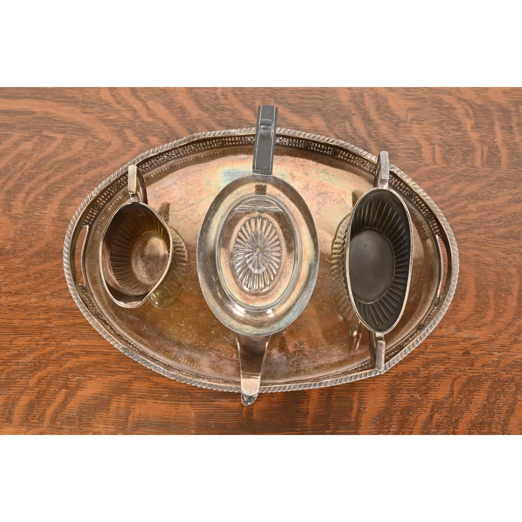 XX secolo Servizio da tè e caffè inglese vittoriano in silverplate in vendita