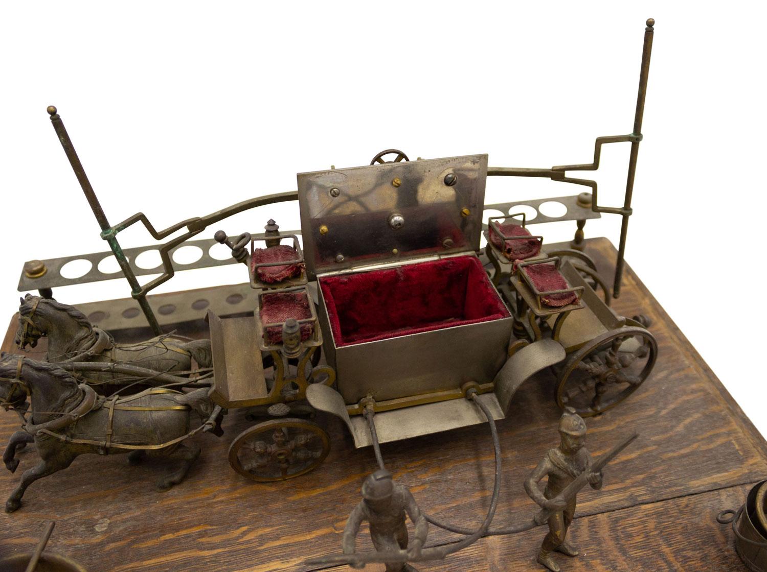 English Victorian Smoking Stand with Carriage Figure in vendita 3