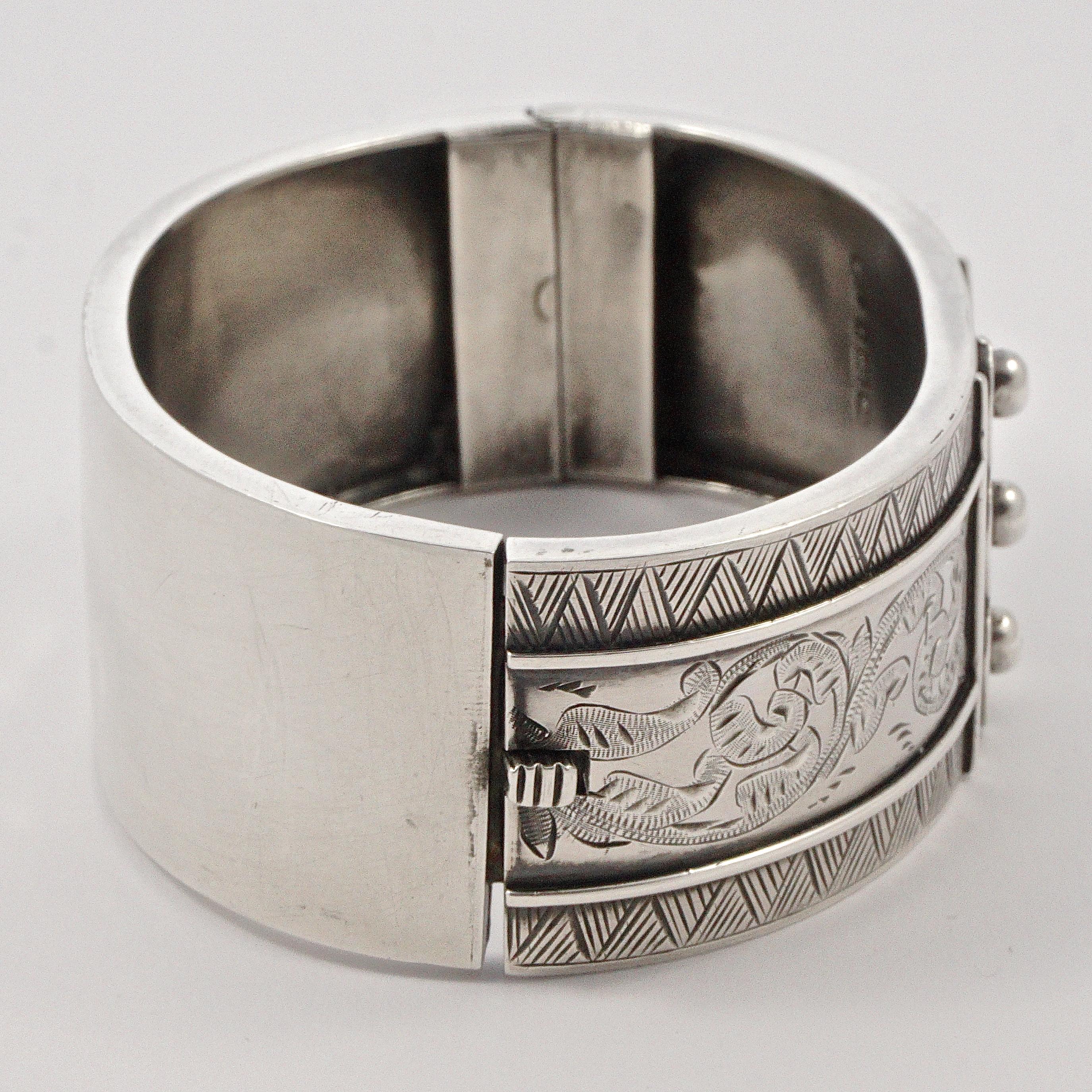 English Victorian Sterling Silver Triple Button Cuff Engraved Bangle Bracelet In Good Condition In London, GB