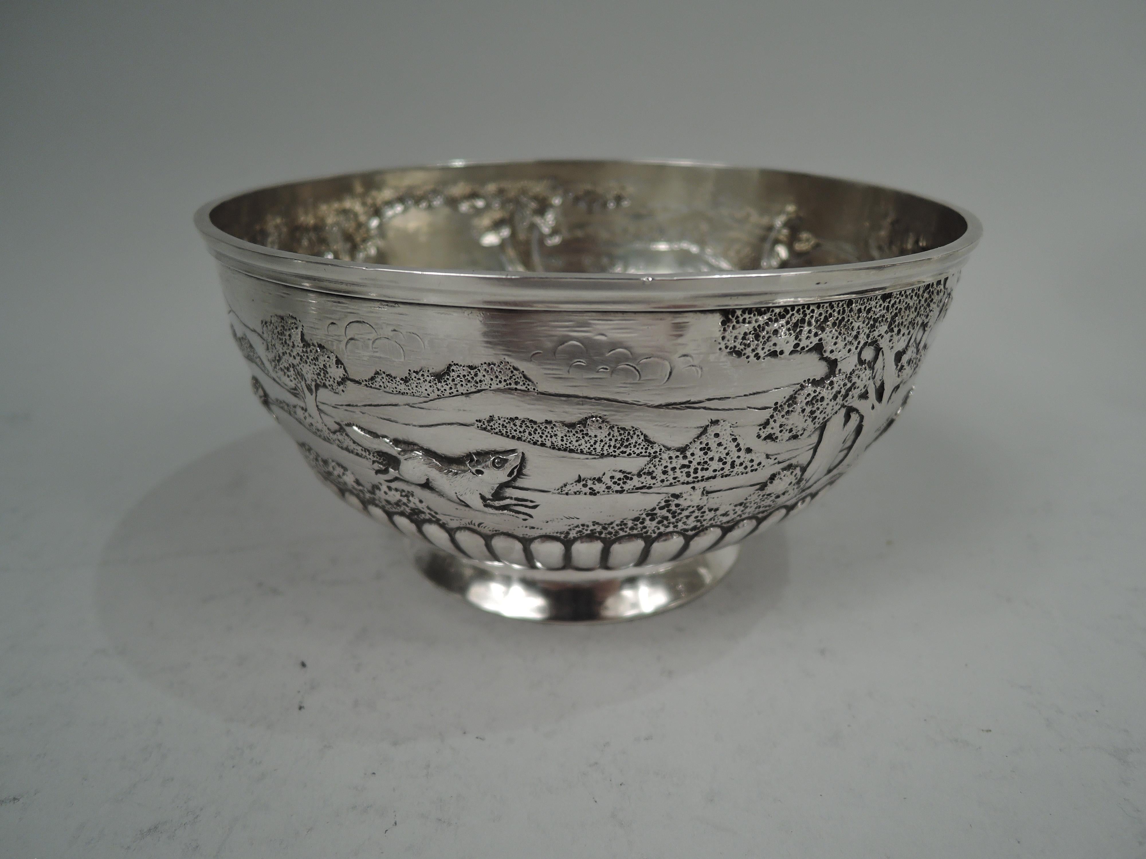 English Victorian Sterling Silver Bowl with Rural Fox Hunt Scene In Good Condition For Sale In New York, NY