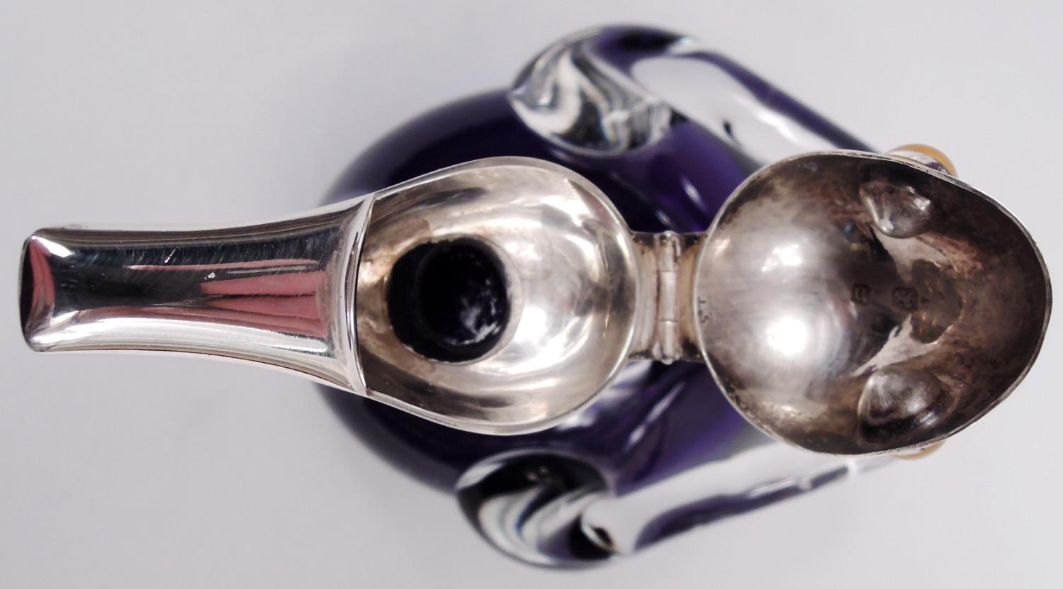 Decantador victoriano inglés de plata de ley y cristal con forma de pato, 1895 Plata esterlina en venta