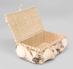 English Victorian style (1940s) small rectangular box inlaid with sea shells