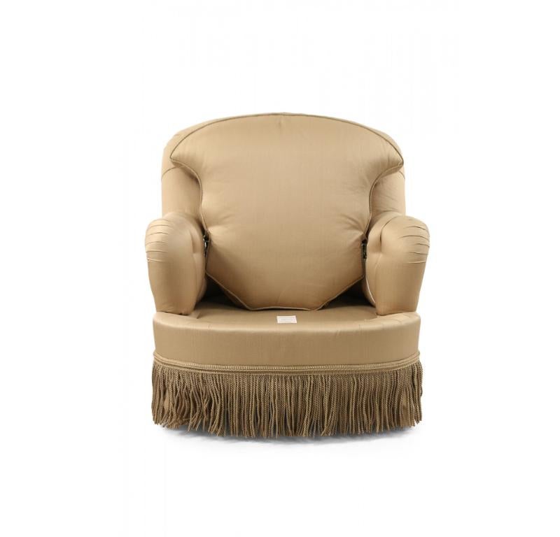 Fauteuil de style anglais victorien à baignoire frangée et touffetée beige en vente 4