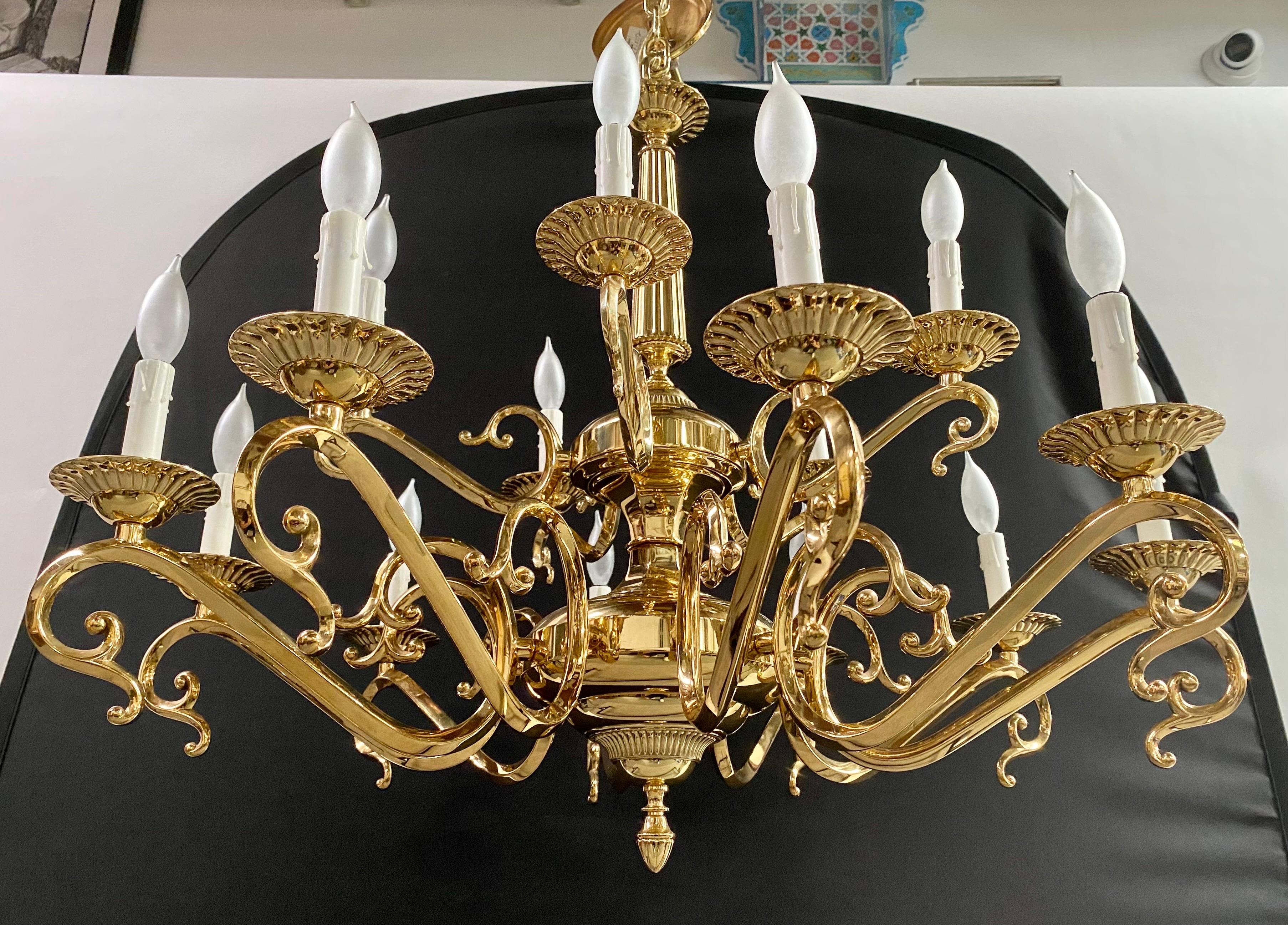 20th Century English Victorian Style Brass Chandelier, 15 Arms  For Sale