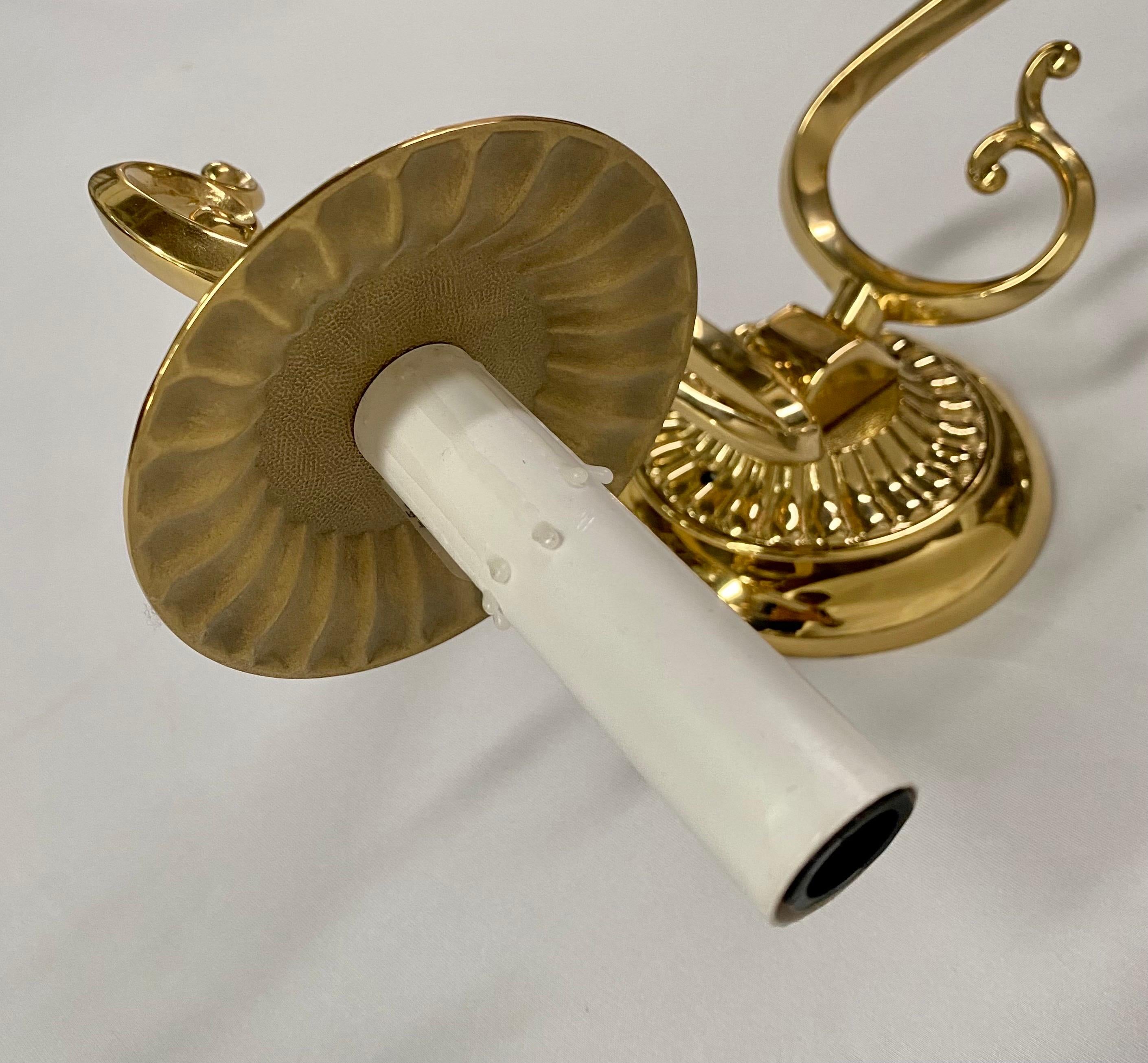 Sconce in ottone in stile vittoriano inglese, una coppia in vendita 3