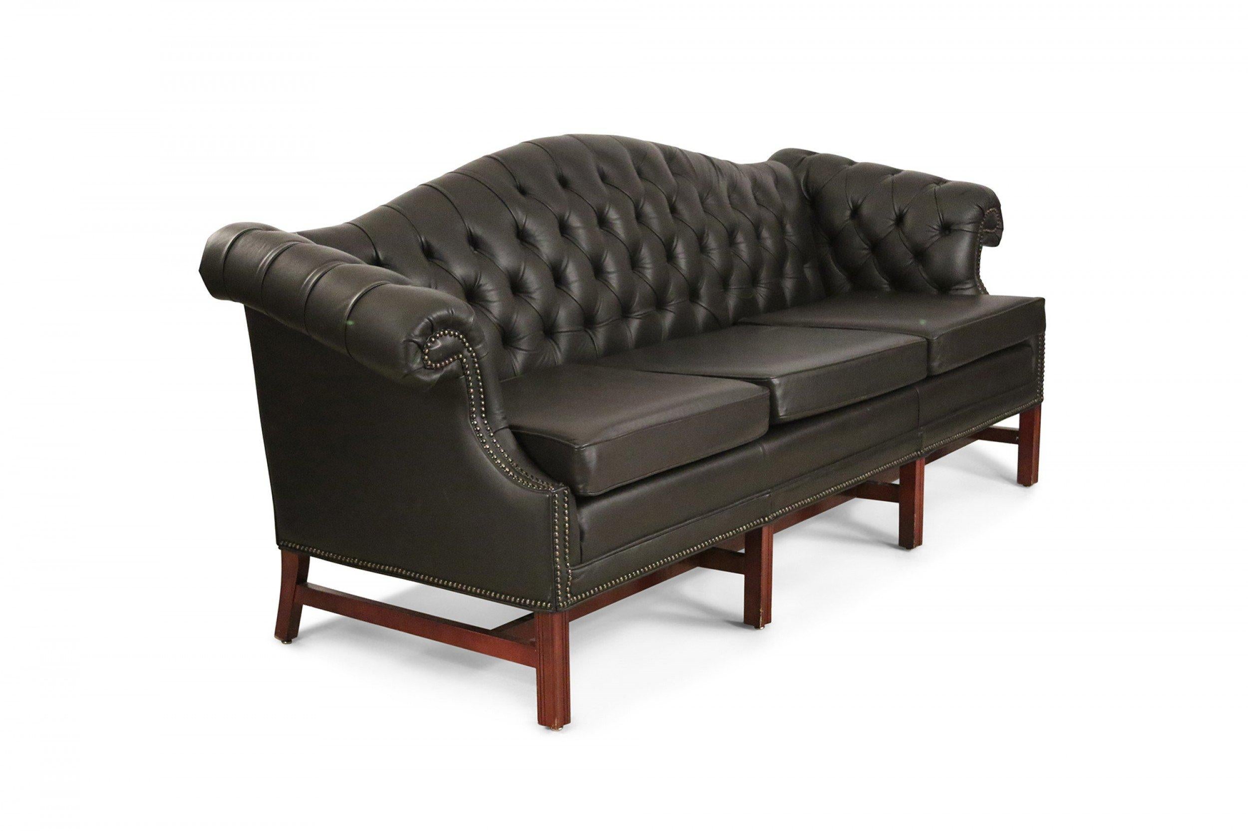 English Victorian Style Camel Back Black Tufted Leather Sofa For Sale 1