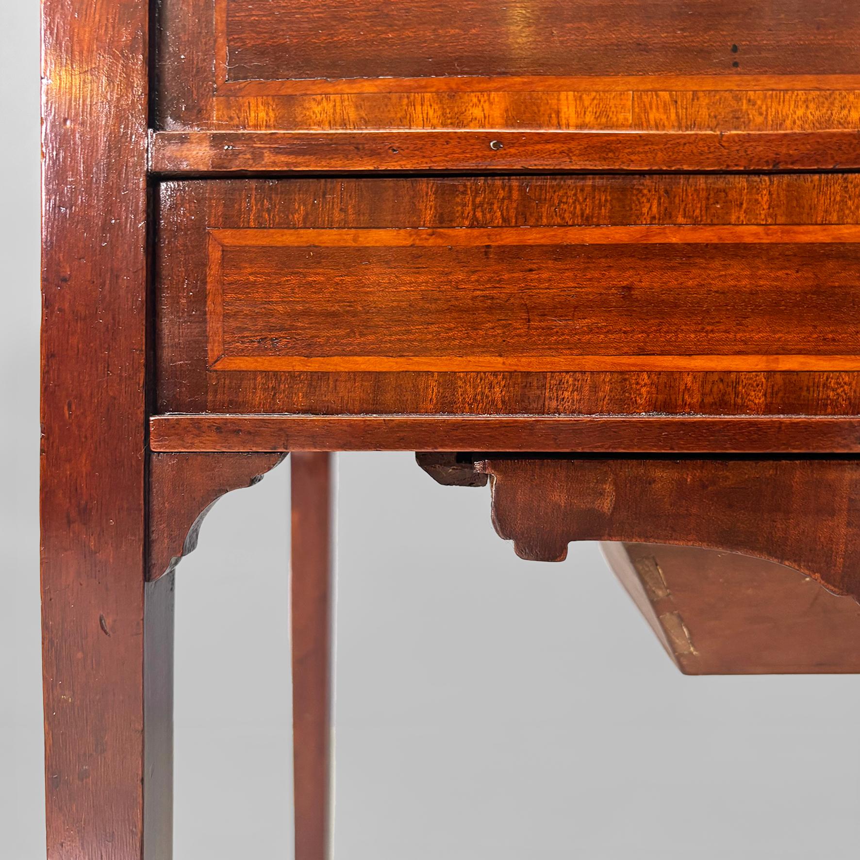 Console anglaise de style victorien en bois avec miroir et tiroirs, années 1930 en vente 11