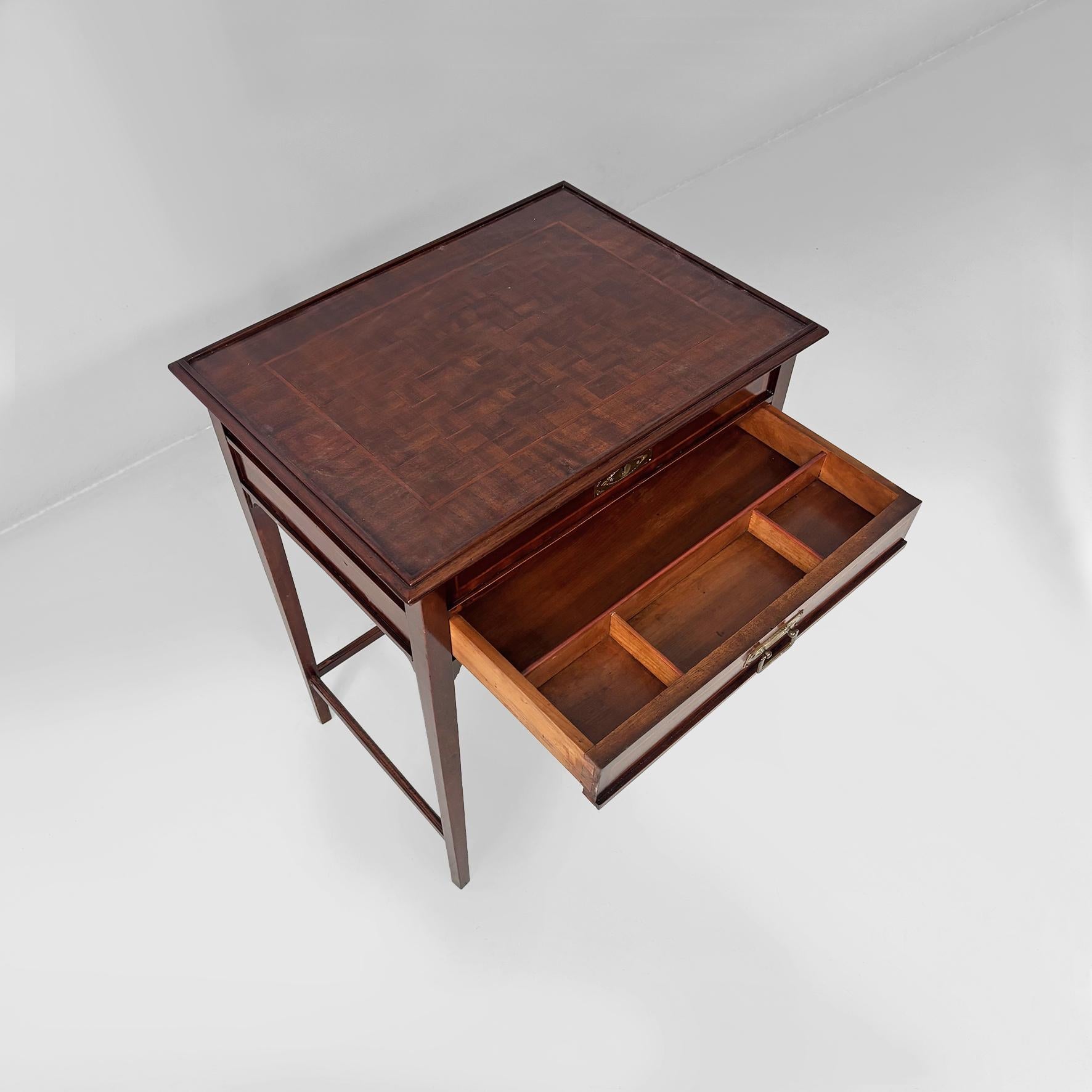 Anglais Console anglaise de style victorien en bois avec miroir et tiroirs, années 1930 en vente