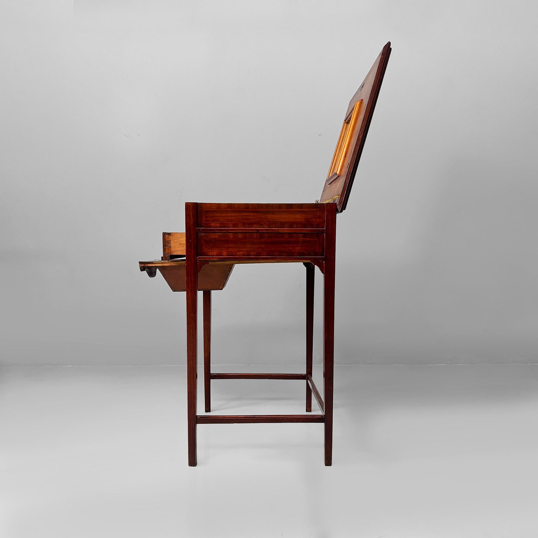 Laiton Console anglaise de style victorien en bois avec miroir et tiroirs, années 1930 en vente