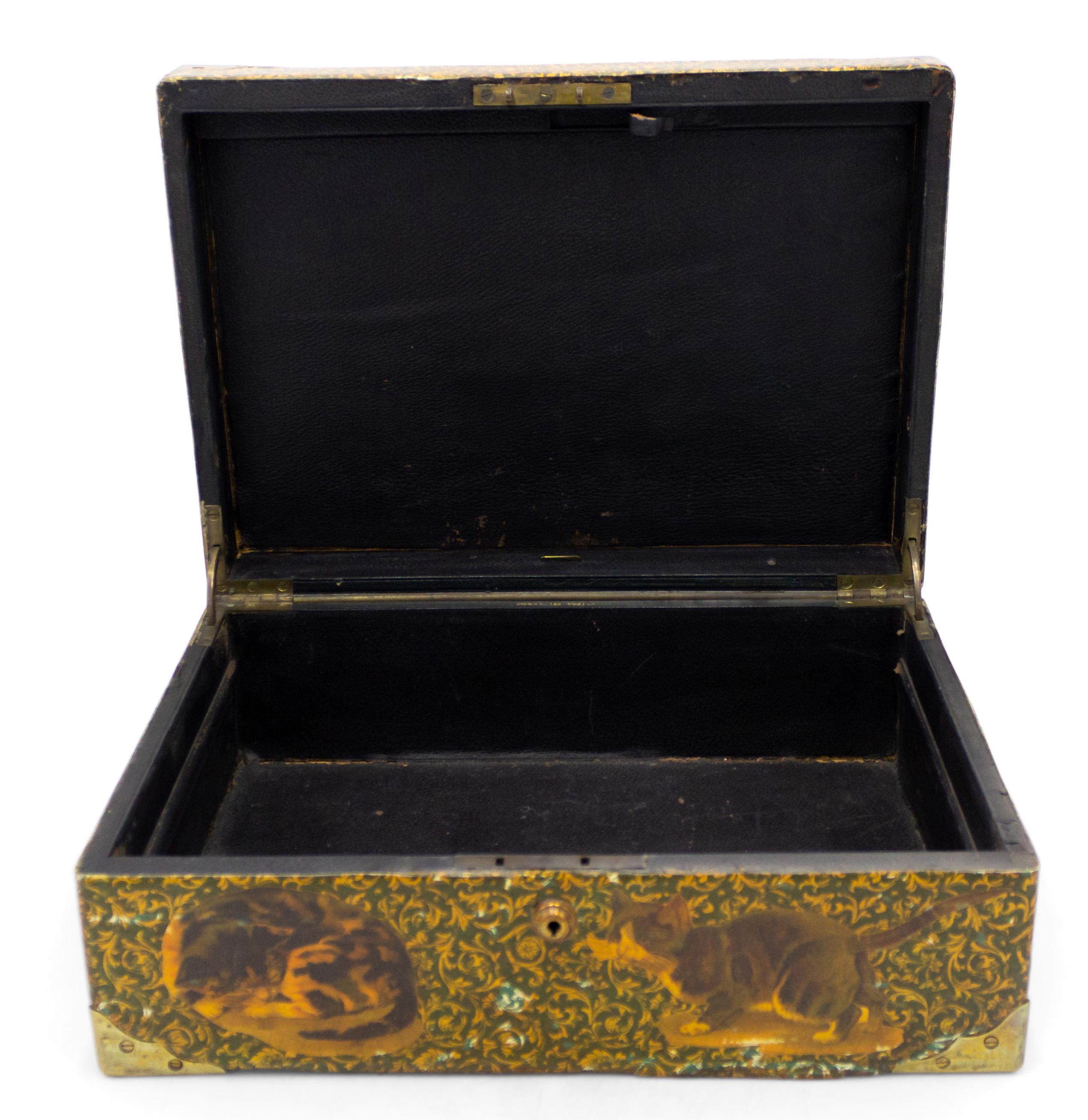 English Victorian Style Decoupage Cat Box In Good Condition For Sale In New York, NY
