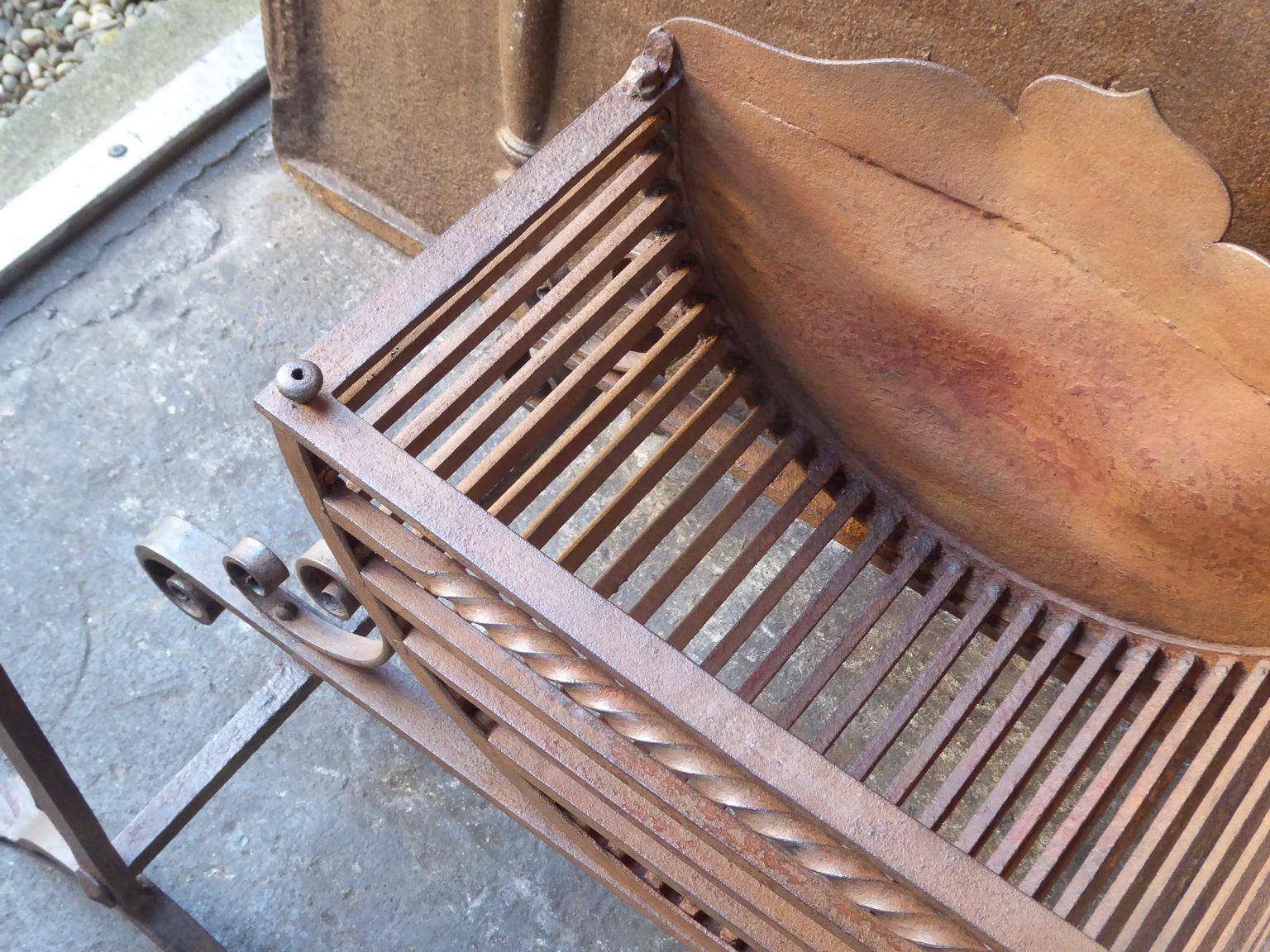English Victorian Style Fireplace Grate, Fire Grate For Sale 3
