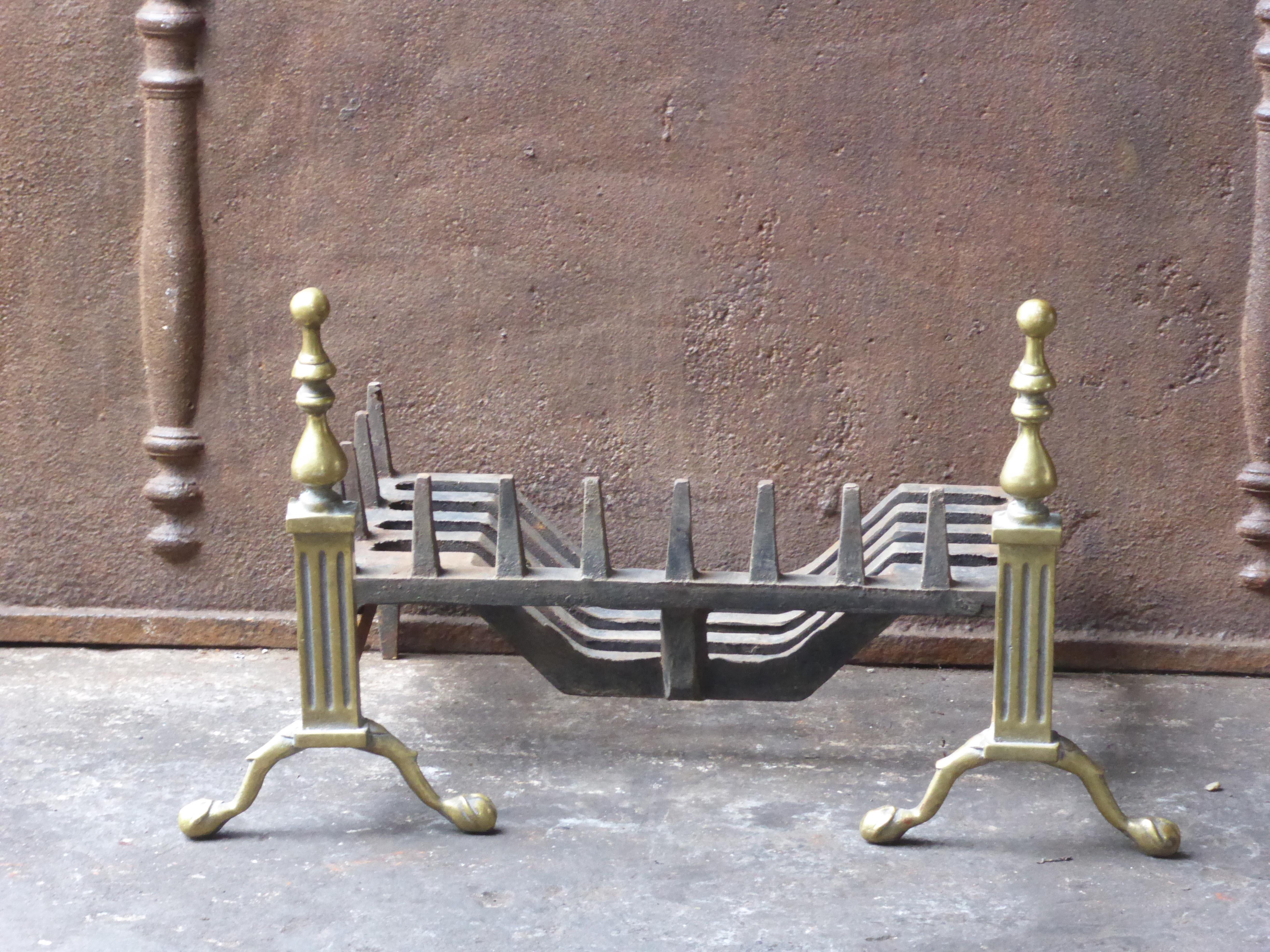 English Victorian style fireplace basket or fire basket. The fireplace grate is made of cast iron and wrought iron. The total width of the front of the grate is 23.8 inch (60.5cm).







 







 

