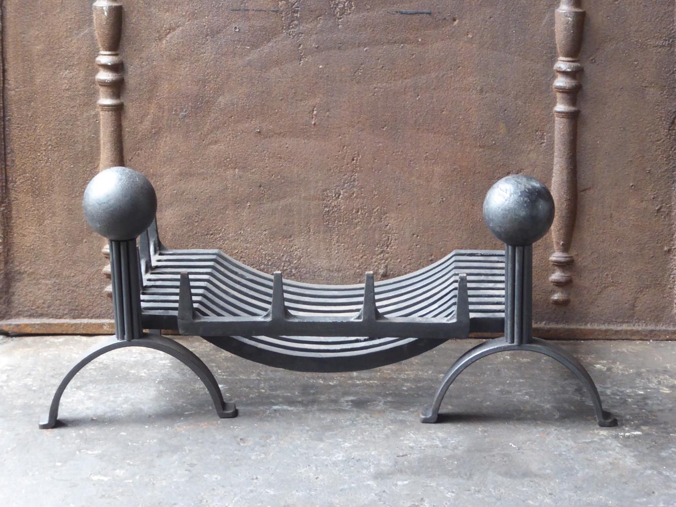 English Victorian style fireplace basket or fire basket. The fireplace grate is made of cast iron and wrought iron. The total width of the front of the grate is 35 inch (89 cm).







 







 

 