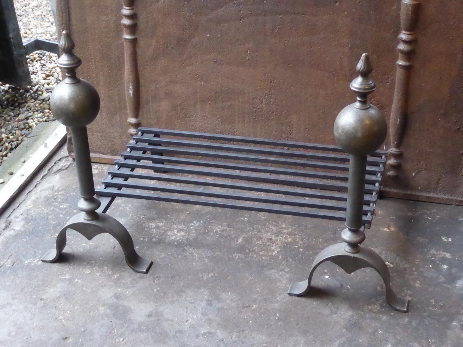 English Victorian style fireplace basket or fire basket. The fireplace grate is made of wrought iron and brass. The total width of the front of the grate is 35 inch (89 cm).

















   