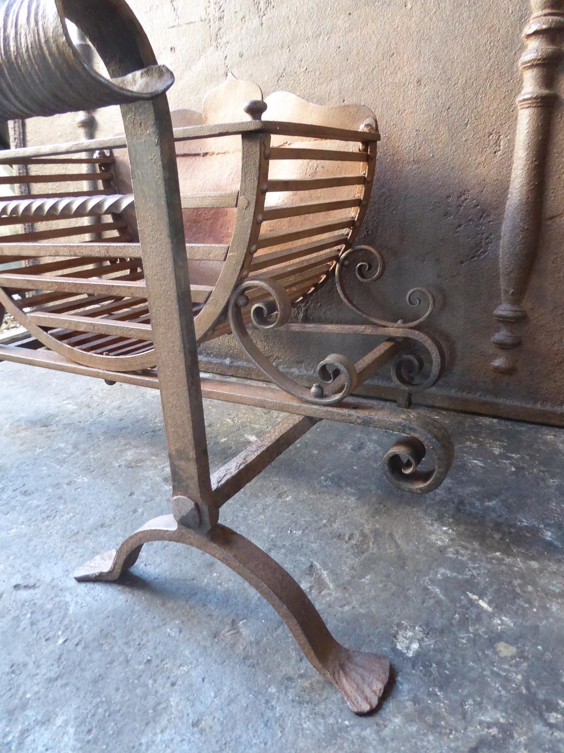 English Victorian Style Fireplace Grate, Fire Grate In Good Condition For Sale In Amerongen, NL