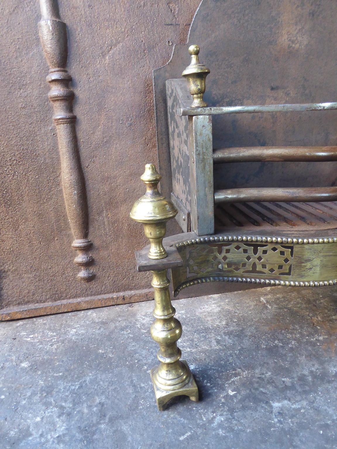 English Victorian Style Fireplace Grate, Fire Grate In Good Condition In Soest, NL