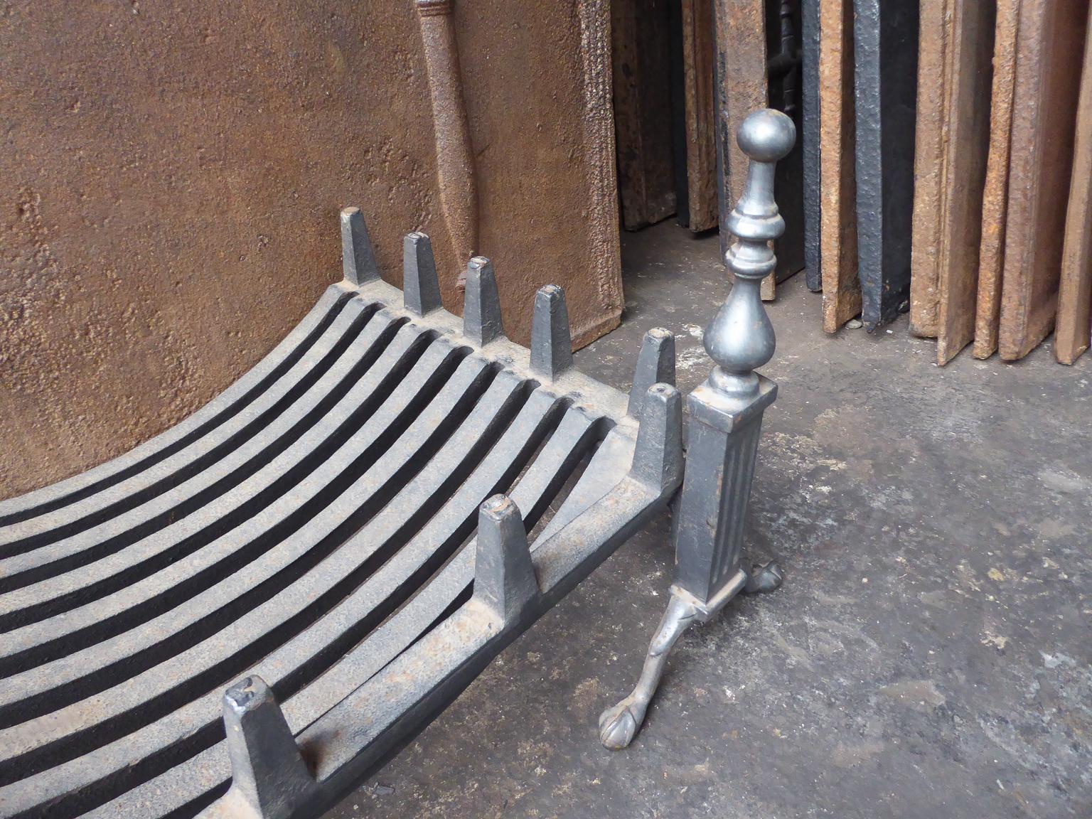 English Victorian Style Fireplace Grate, Fire Grate In Good Condition In Amerongen, NL
